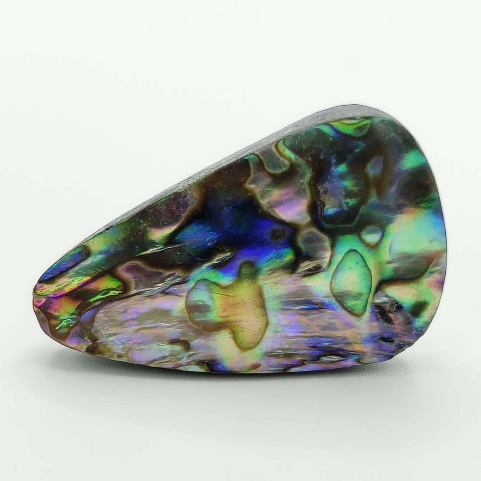 27.78 ct Natural Australian Abalone Shell: Gemstones: Natural Abalone Shell /Carat Weights: 27.78 ct /Size or Dimensions: 31 X 19 X 6.40 mm