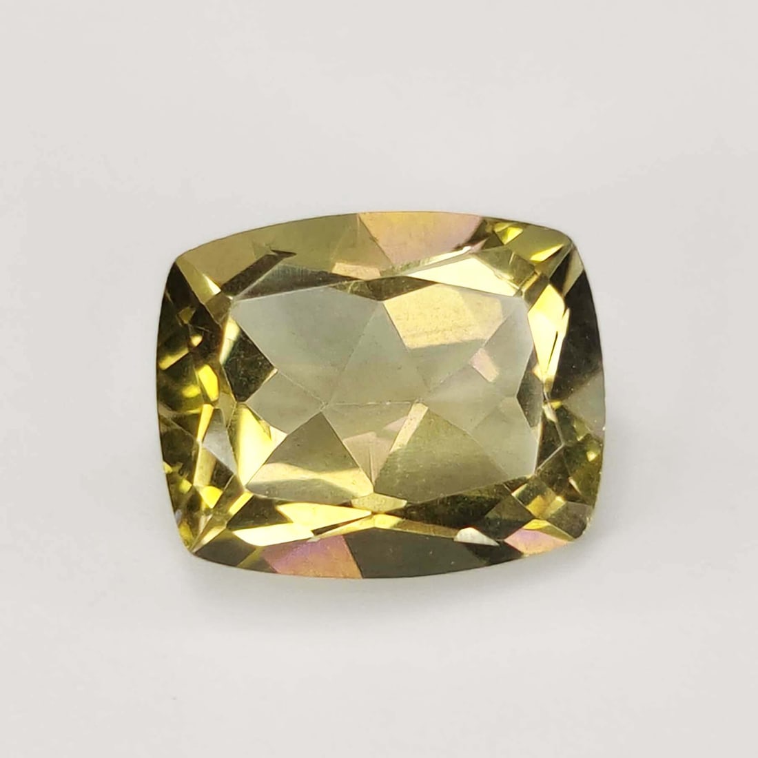 3.94 ct "Top Qulaity" Natural Yellow Mystic Quartz: Gemstones: Natural Mystic Quartz /Carat Weights: 3.94 ct /Size or Dimensions: 11 X 9 mm /Treatment: Coated