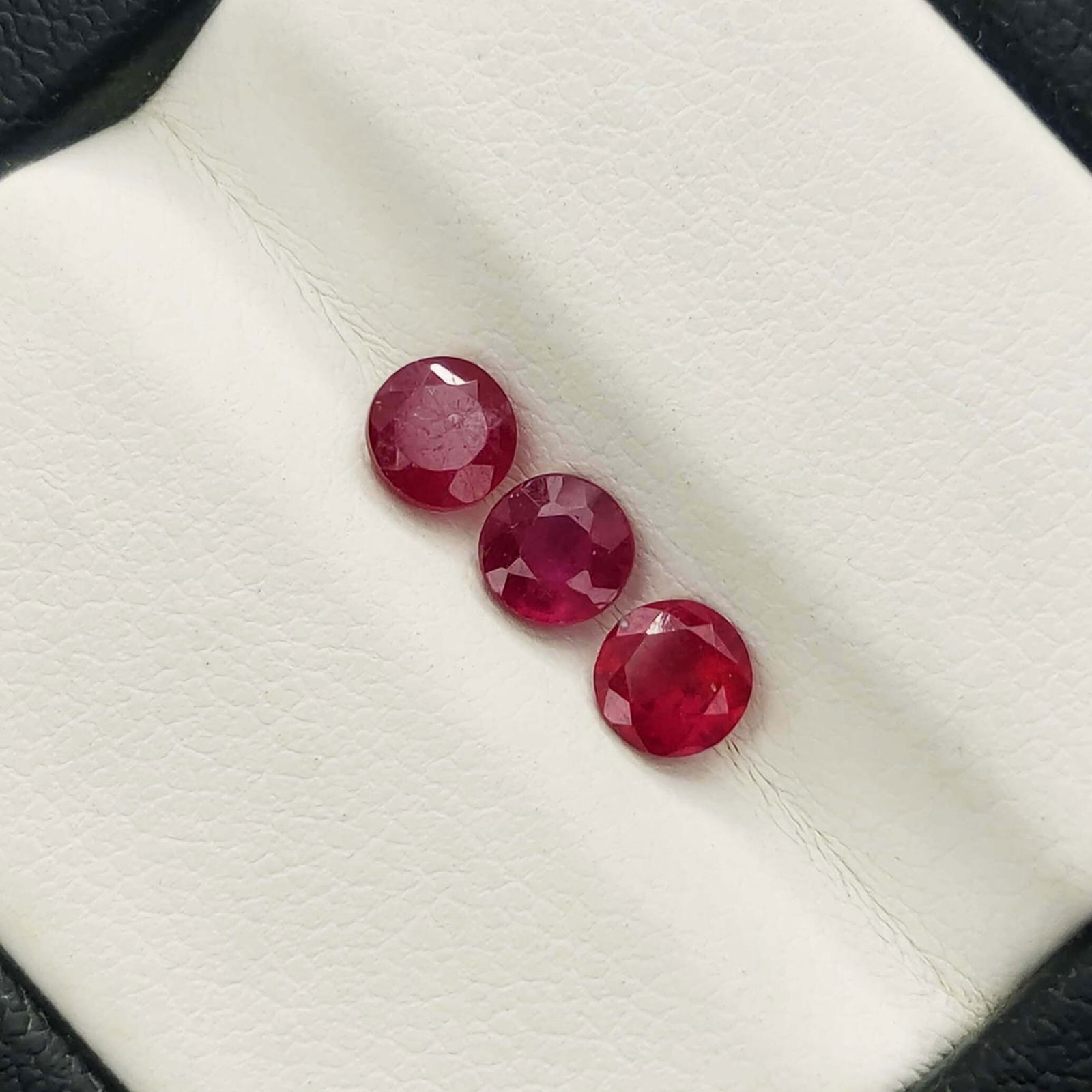 1.01 Ct Natural Mozambique Red Ruby Set (1 of 2)