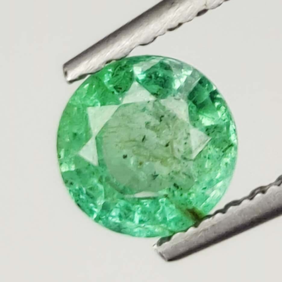 0.52 ct Natural Zambian Emerald Round: Gemstones: Natural Emerald /Carat Weights: 0.52 ct /Size or Dimensions: 5.10 mm Approx /Treatment : Colorless Oil