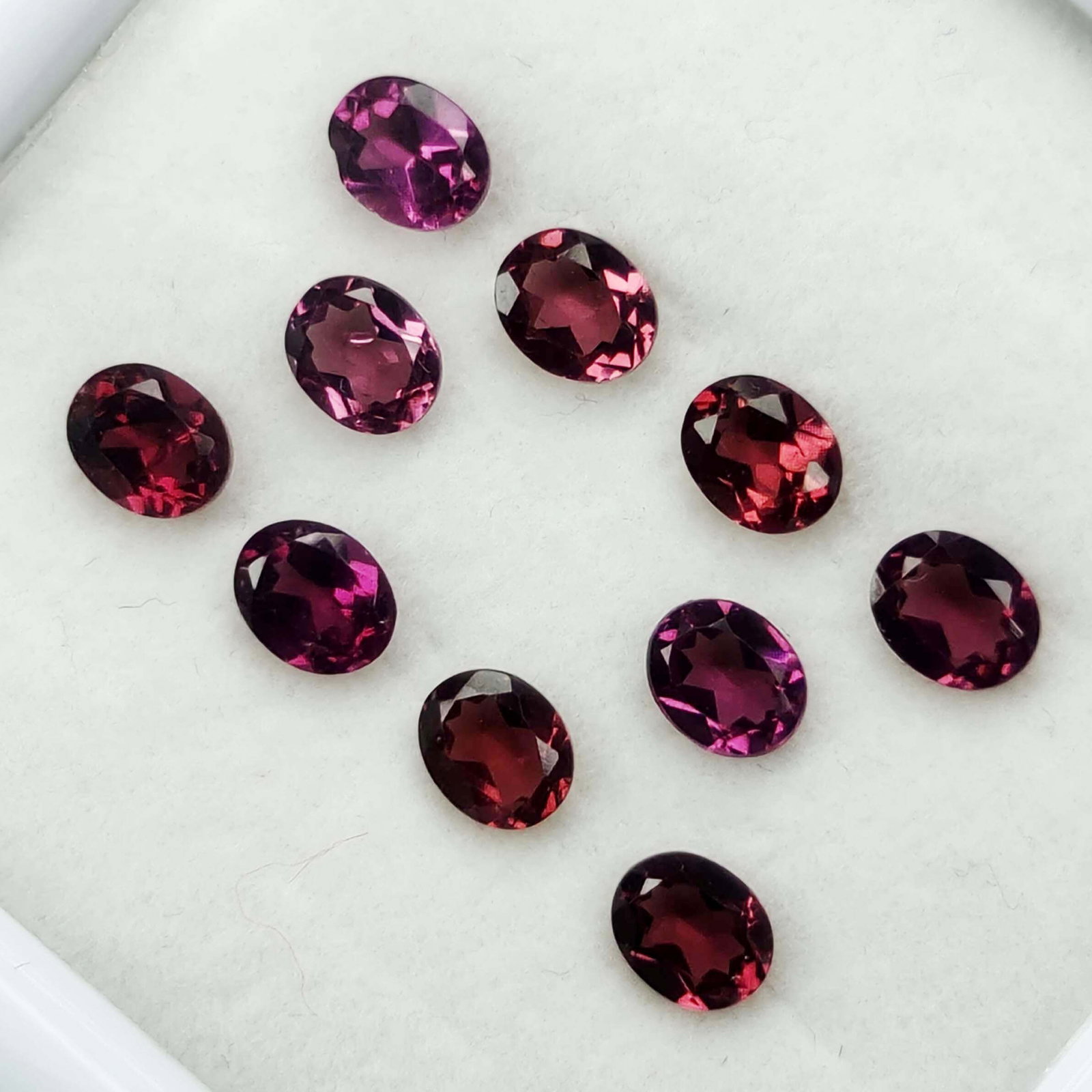 4.50 Ct Natural Rose Garnet Set: Gemstones: Rose Garnet /Carat Weights: 4.50 ct /Size or Dimensions: 5 X 4 mm /