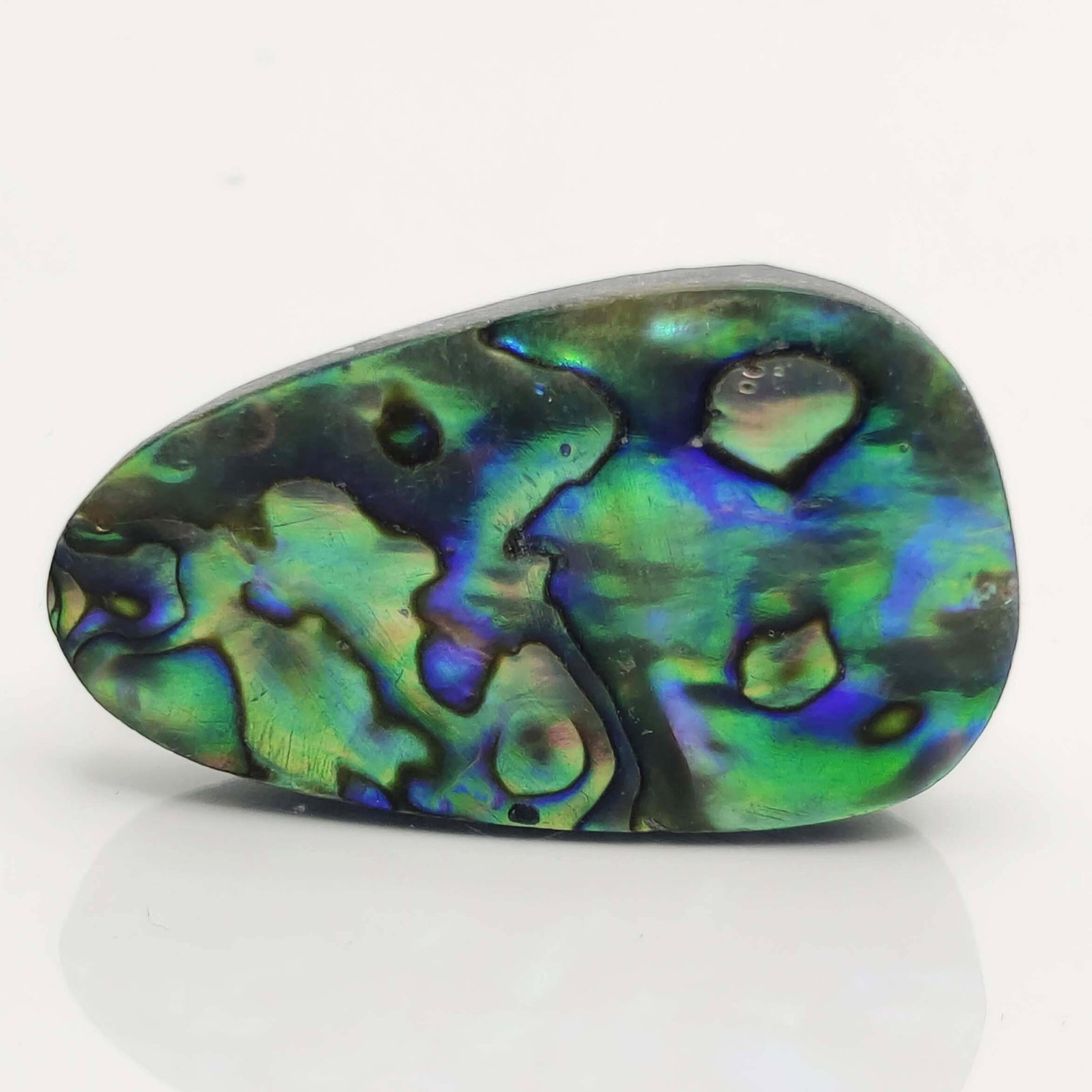 44.65 ct Natural Australian Abalone Shell: Gemstones: Natural Abalone ShellCarat Weights: 44.65 ct Size/Dimensions: 37 X 22 X 6.30 mm