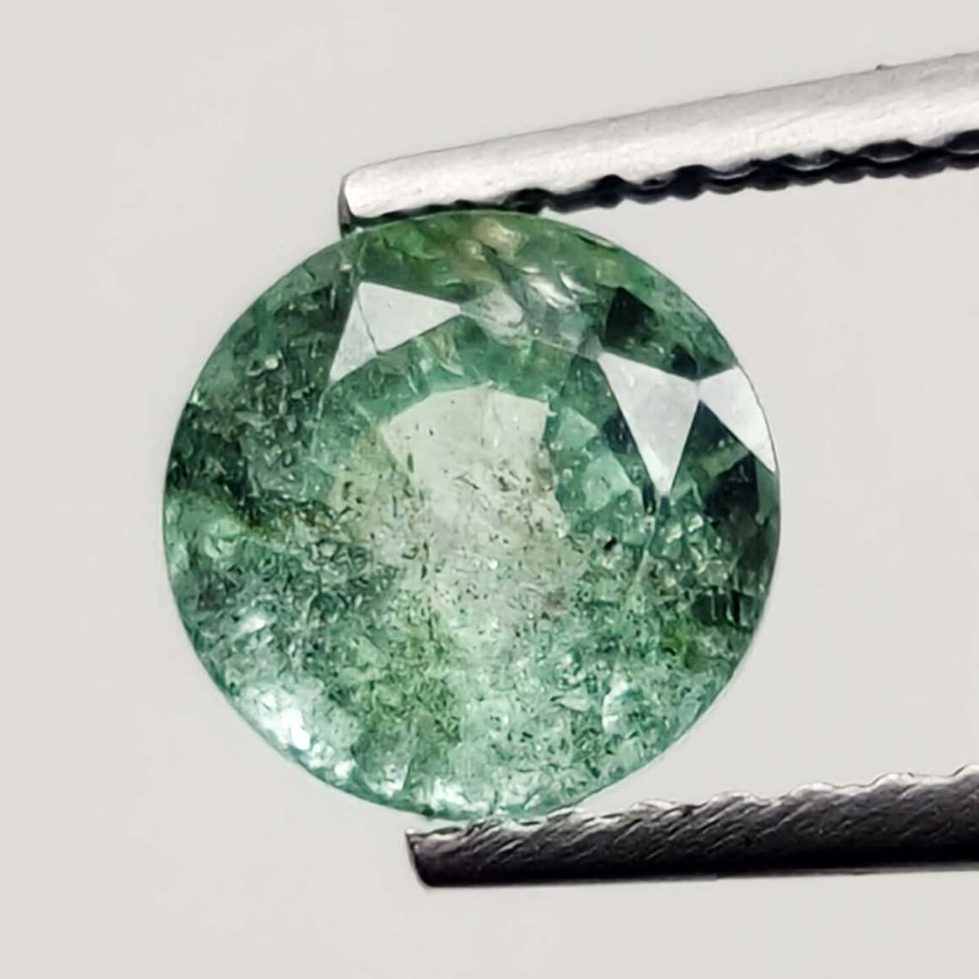 1.25 ct Natural Zambian Emerald Round: Gemstones: Natural EmeraldCarat Weights: 1.25 ct Size/Dimensions: 6.50 mm ApproxTreatment : Colorless Oil