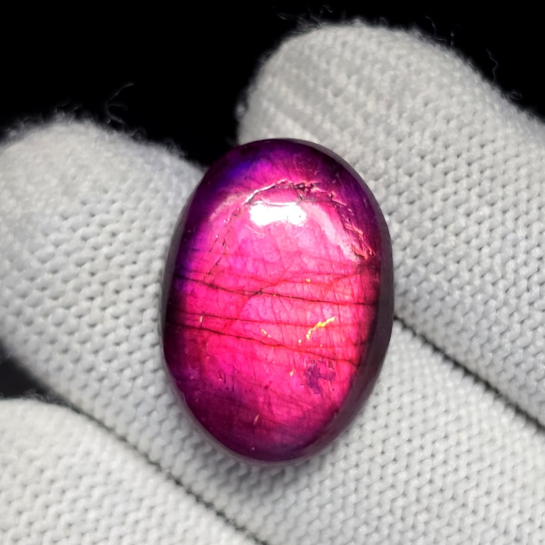 17.58 Ct "Stunning" Purple Fire Labradorite: Gemstones: Natural Labradorite /Carat Weights: 17.58 ct /Size or Dimensions: 23.40 X 16.80 X 5.30 mm /Treatment: Color Dyed