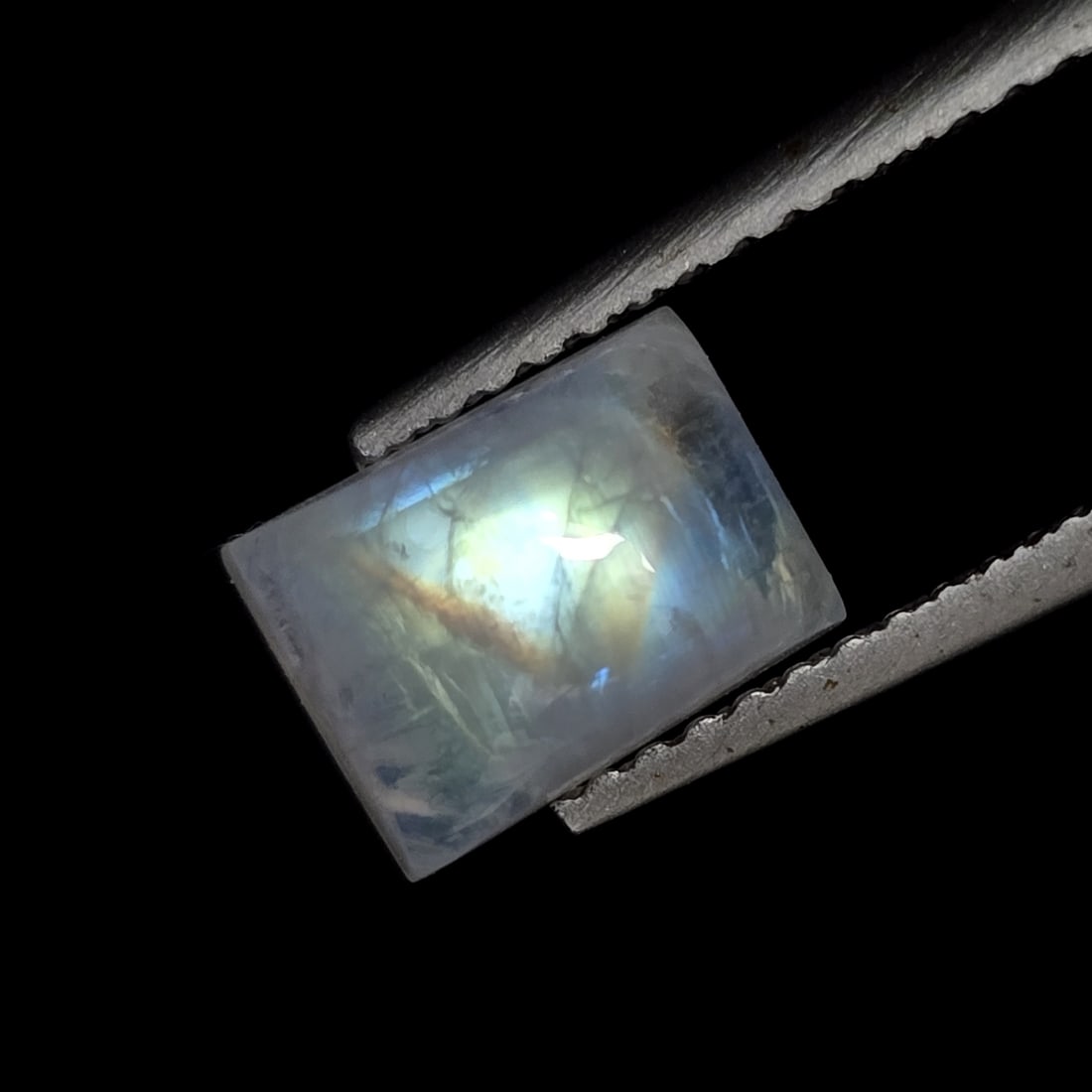 2.07 ct "Top Quality" Natural Royal Blue Moonstone: Gemstones: Natural Blue Moonstone /Carat Weights: 2.07 ct /Size or Dimensions: 7.90 X 5.80 X 4.45 mm Approx