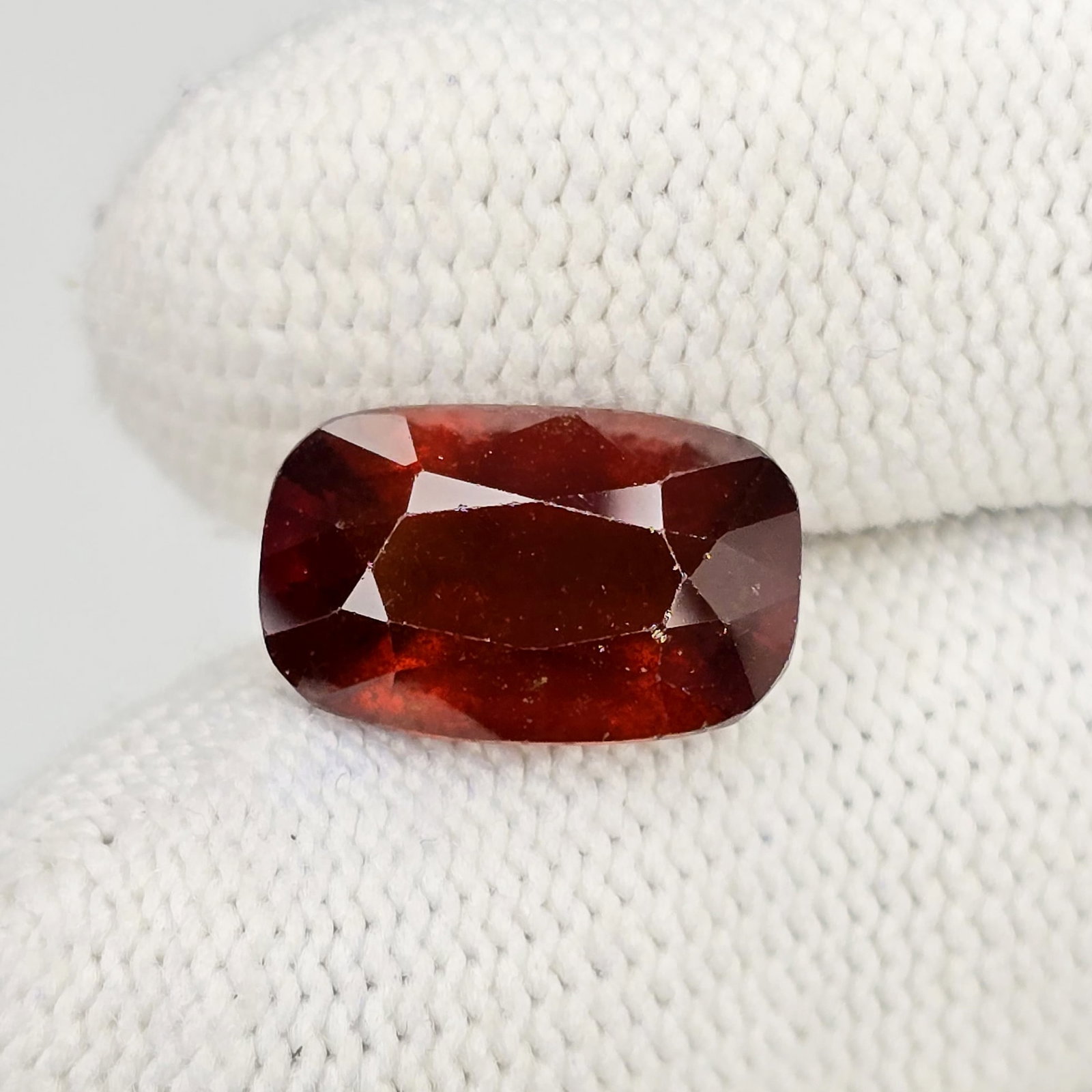 9.50 Ct Natural Hessonite Garnet: Gemstones: Natural Hessonite Garnet /Carat Weights: 9.50 ct /Size or Dimensions: 14.80 X 9.32 X 7.43 mm /Treatment: None