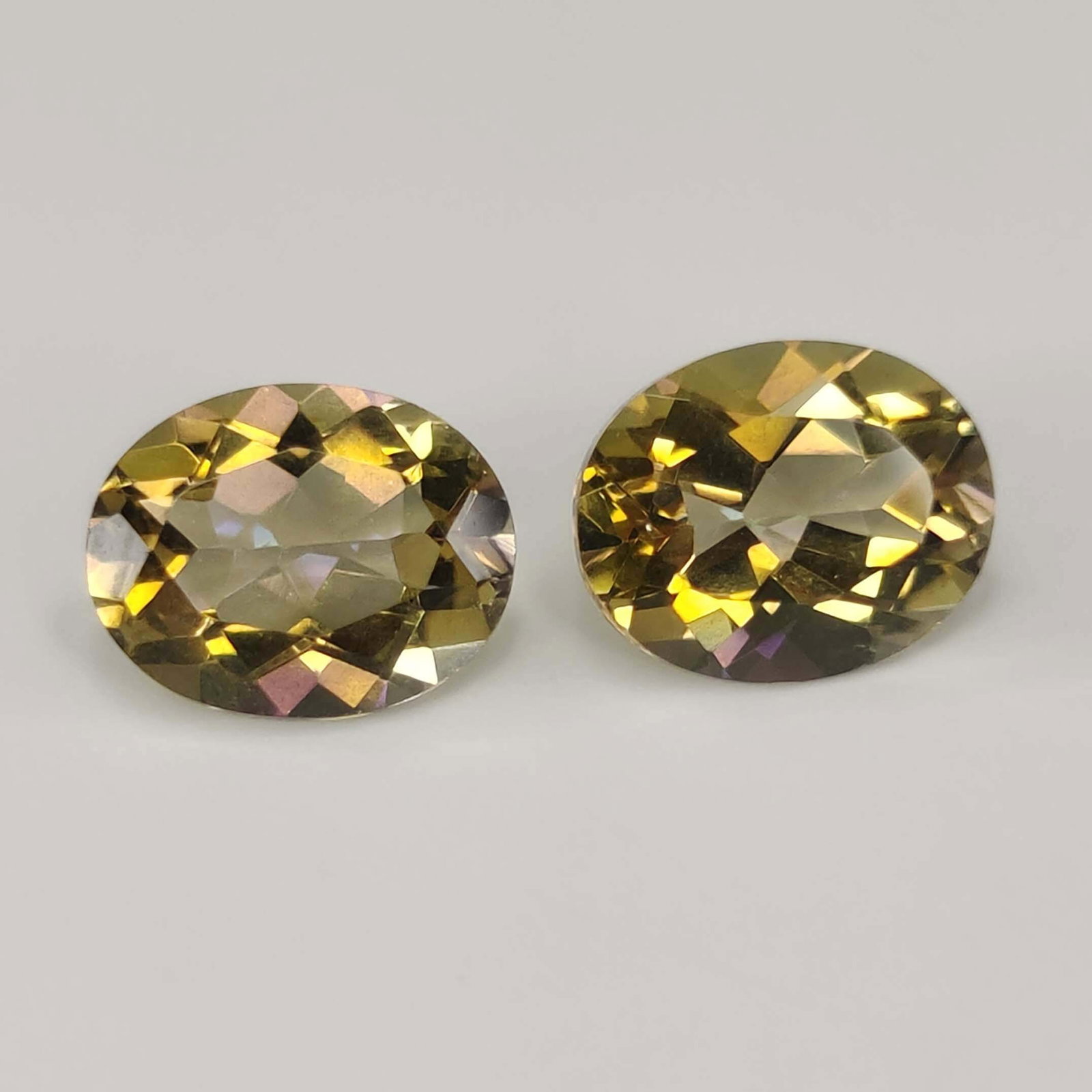 5 ct "Top Qulaity" Natural Yellow Mystic Quartz Pair: Gemstones: Natural Mystic Quartz /Carat Weights: 5 ct /Size or Dimensions: 10 X 8 X 5.50 mm /Treatment: Coated