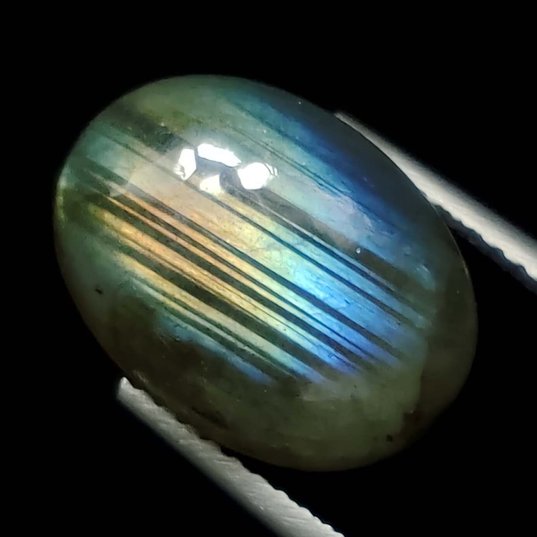 6.83 Ct Natural Labradorite: Gemstones: Natural Labradorite /Carat Weights: 6.83 ct /Size or Dimensions: 14 X 10 X 5.60 mm /Treatment: No
