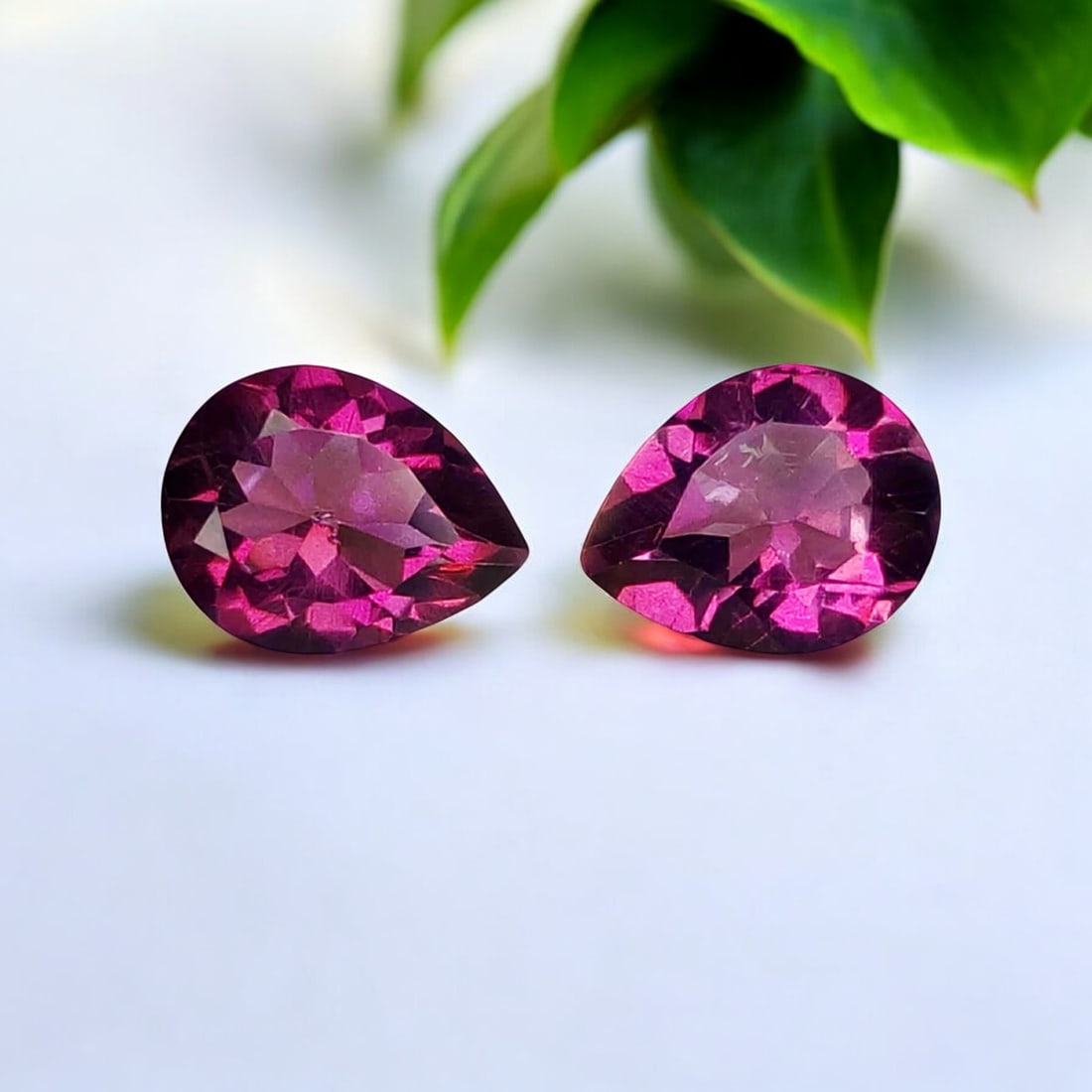 2.90 ct Fantabulous Natural Mystic Quartz Set: Gemstones: Natural Mystic Quartz /Carat Weights: 2.90 ct /Size or Dimensions: 9 X 7 mm /Treatment: Coated