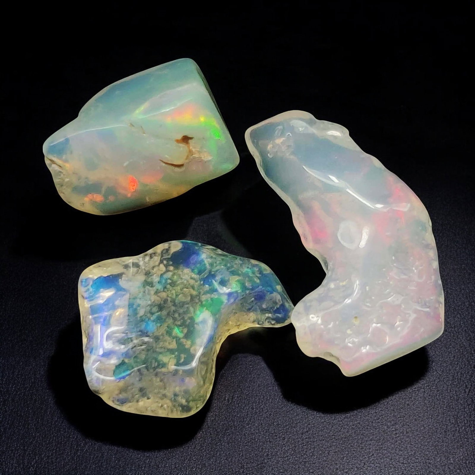 5.98 Ct Natural Ethiopian Fire Opal Rough: Gemstones: Natural Fire Opal /Carat Weights: 5.98 ct /Size or Dimensions: Unshaped /Treatment: No