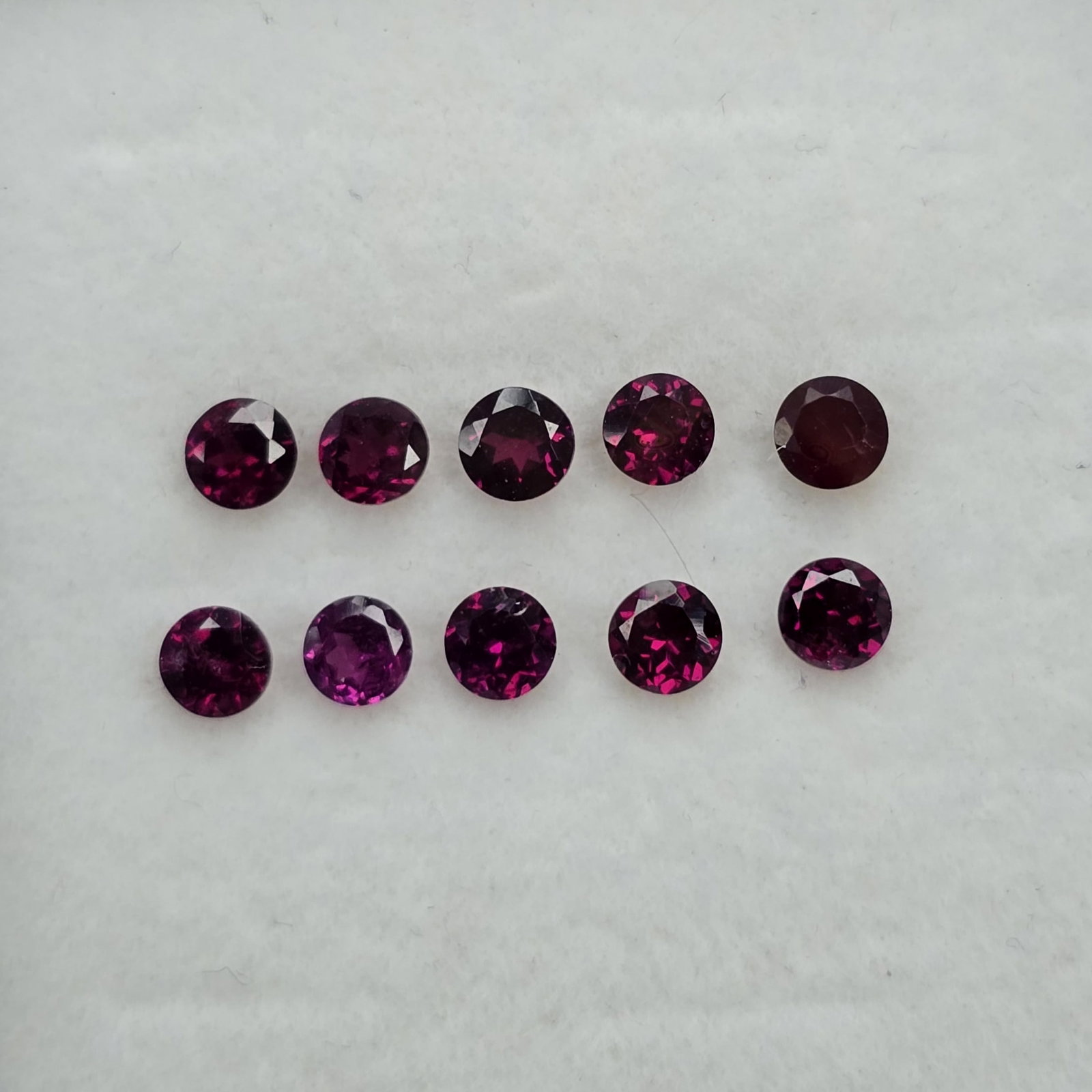 2.28 Ct Natural Rhodolite Garnet Round Set: Gemstones: Rhodolite Garnet /Carat Weights: 2.28 ct /Size or Dimensions: 3.50 mm /