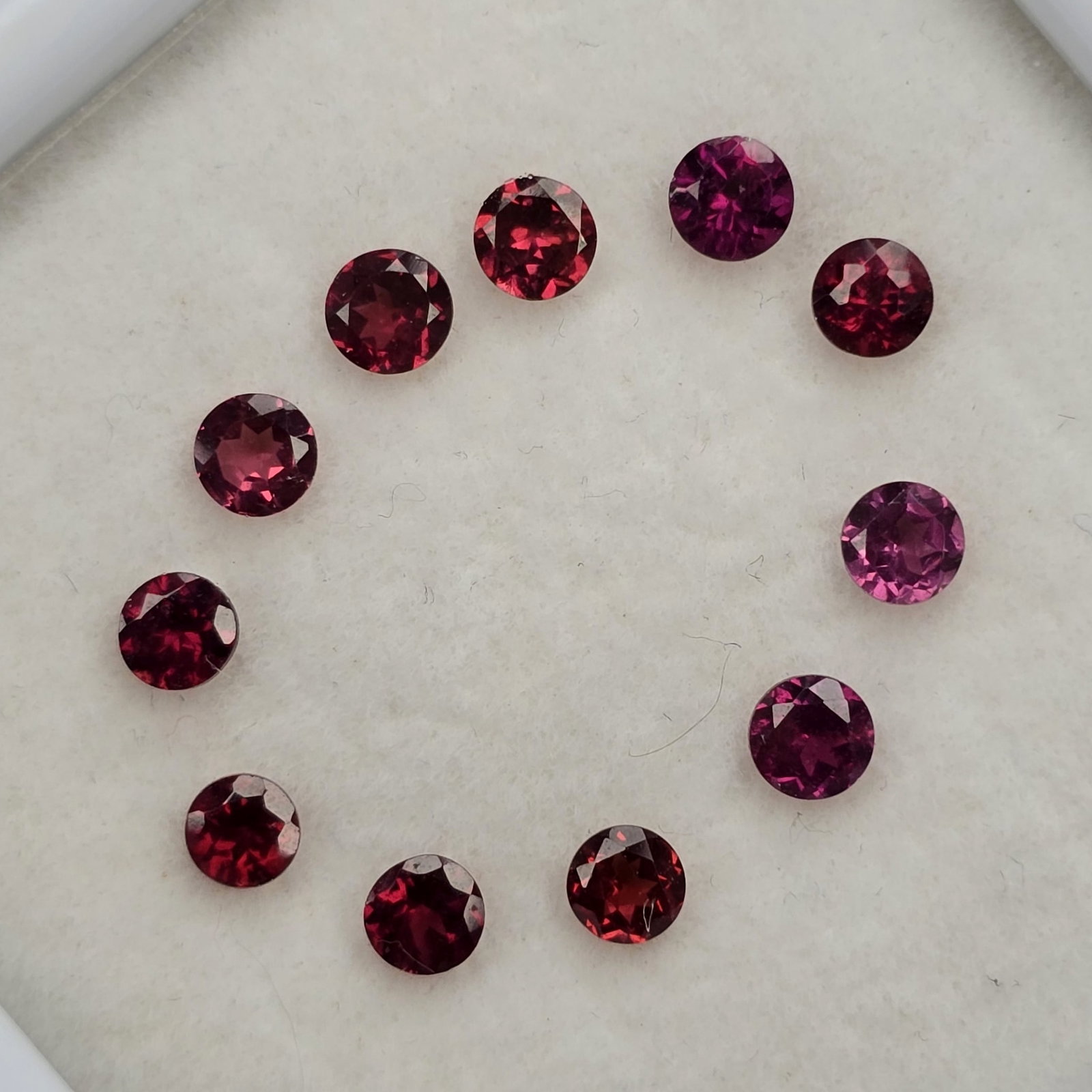 2.40 Ct Natural Rose Garnet Round Set: Gemstones: Rose Garnet /Carat Weights: 2.40 ct /Size or Dimensions: 3.50 mm