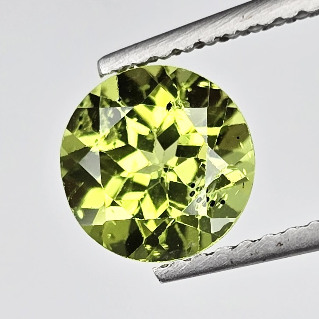 1.40 ct "AAA Grade" Natural Peridot Round (1 of 2)