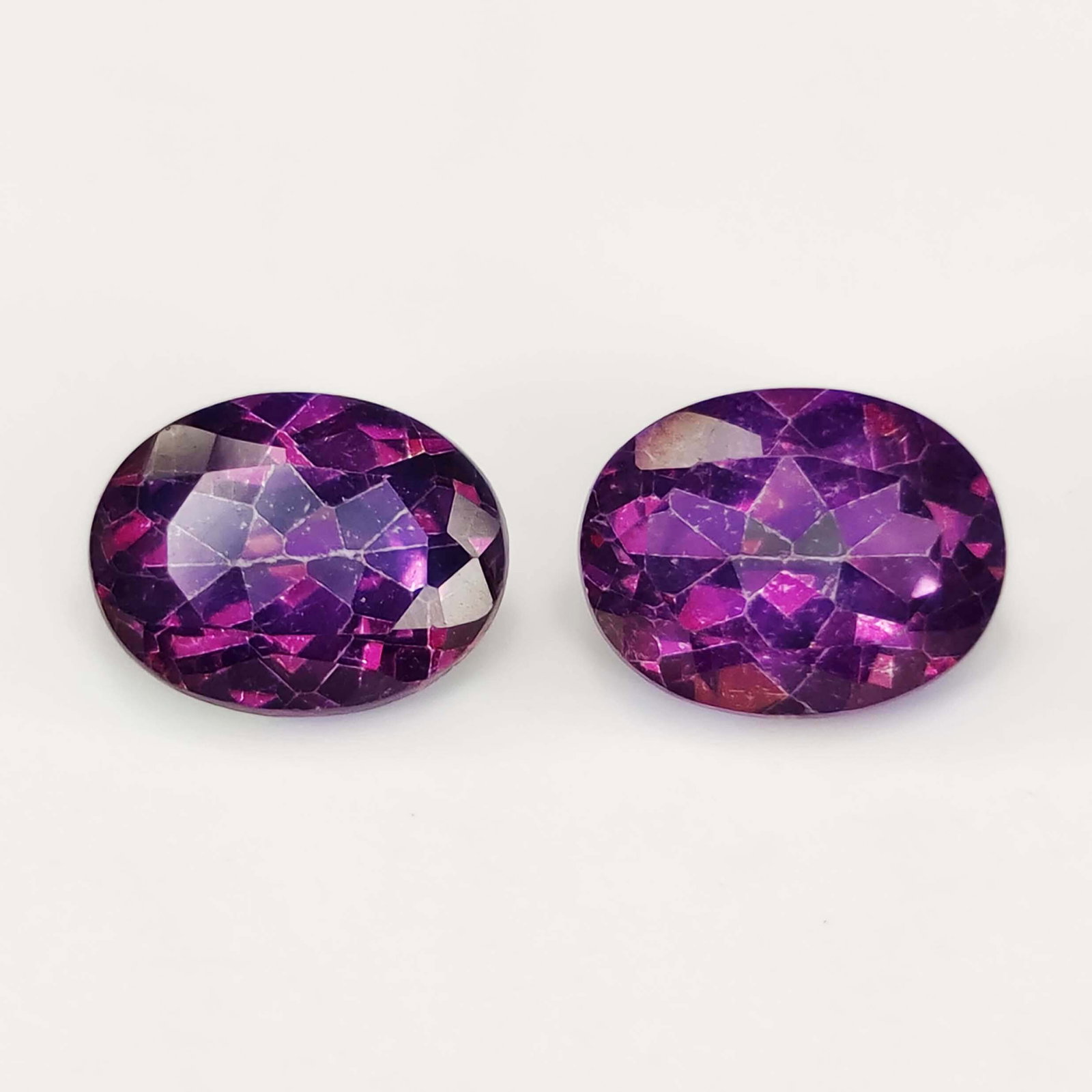 4.44 ct Rare Natural Lulaby Mystic Topaz Pair: Gemstones: Natural Mystic Topaz /Carat Weights: 4.44 ct /Size or Dimensions: 9 X 7 mm /Treatment: Coated