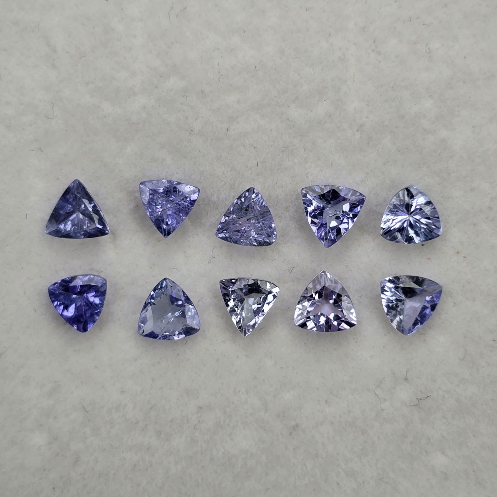 2.24 Ct Natural Tanzanite Trillion Set: Gemstones: Natural Tanzanite /Carat Weights: 2.24 ct /Size or Dimensions: 4 mm /Origin : Tanzania