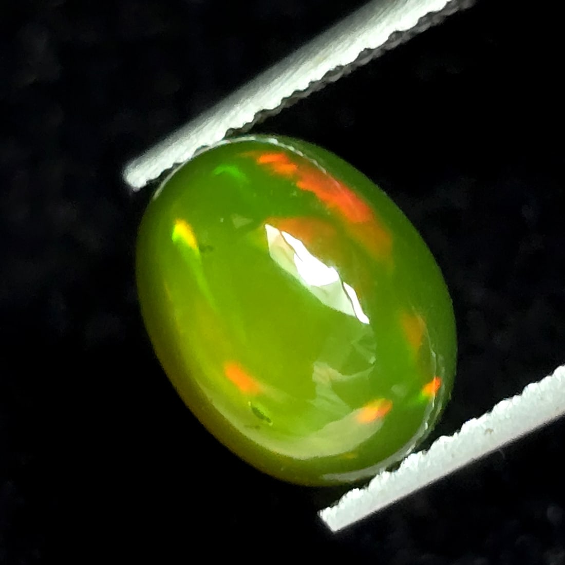 1.90 Ct Natural Green Fire Opal: Gemstones: Natural Green Fire Opal /Carat Weights: 1.90 ct /Size or Dimensions: 9 X 7 X 5.50 mm /Treatment: Coated