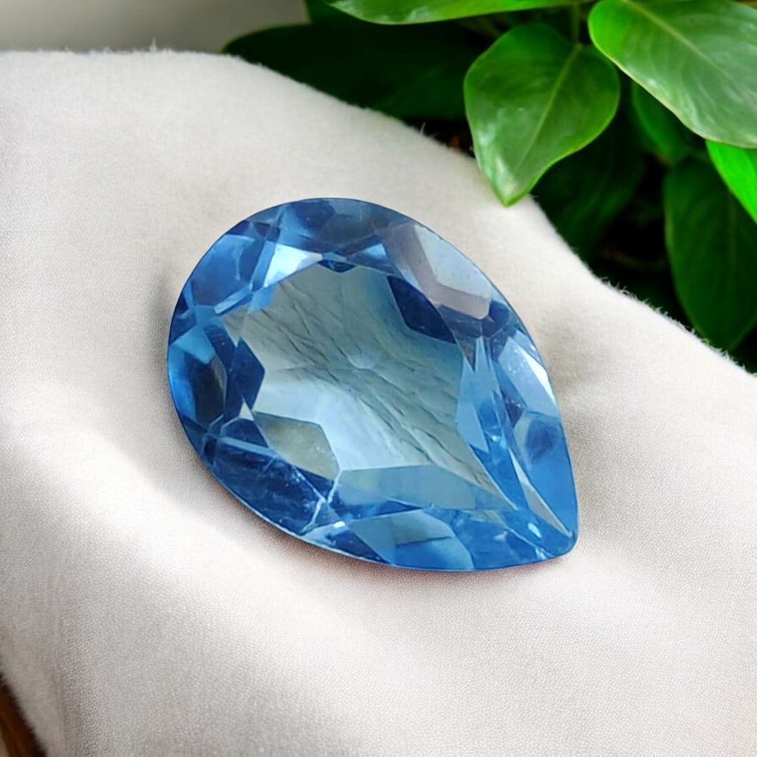 2.20 ct" Top Quality" Natural Swiss Blue Topaz: Gemstones: Natural Swiss Blue Topaz /Carat Weights: 2.20 ct /Size or Dimensions: 10 X 7 X 4 mm