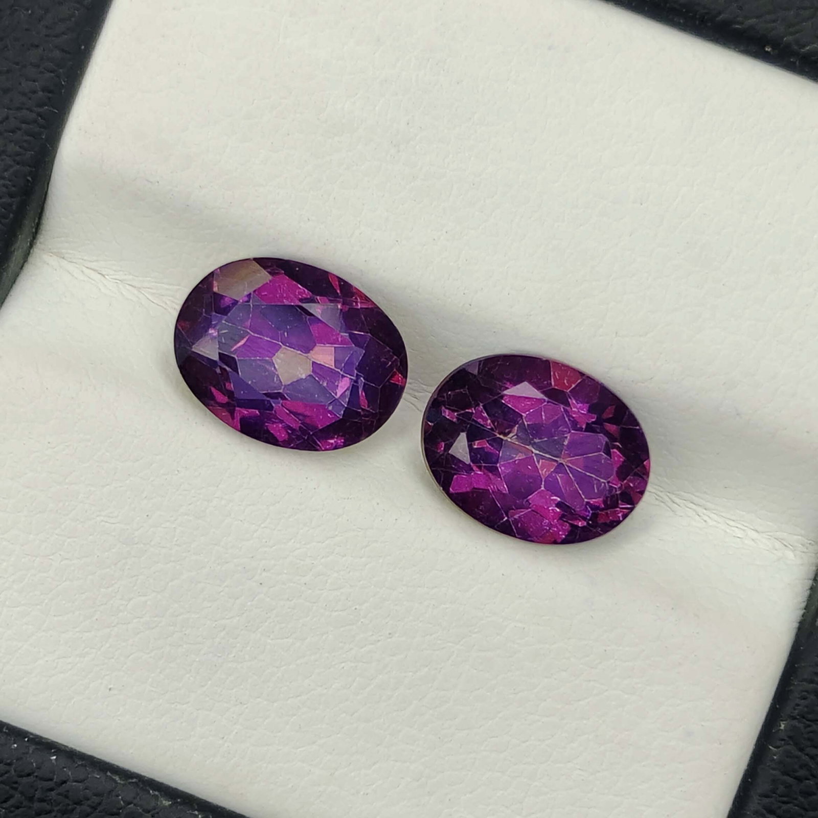 4.55 ct Rare Natural Lulaby Mystic Topaz Pair: Gemstones: Natural Mystic Topaz /Carat Weights: 4.55 ct /Size or Dimensions: 9 X 7 mm /Treatment: Coated