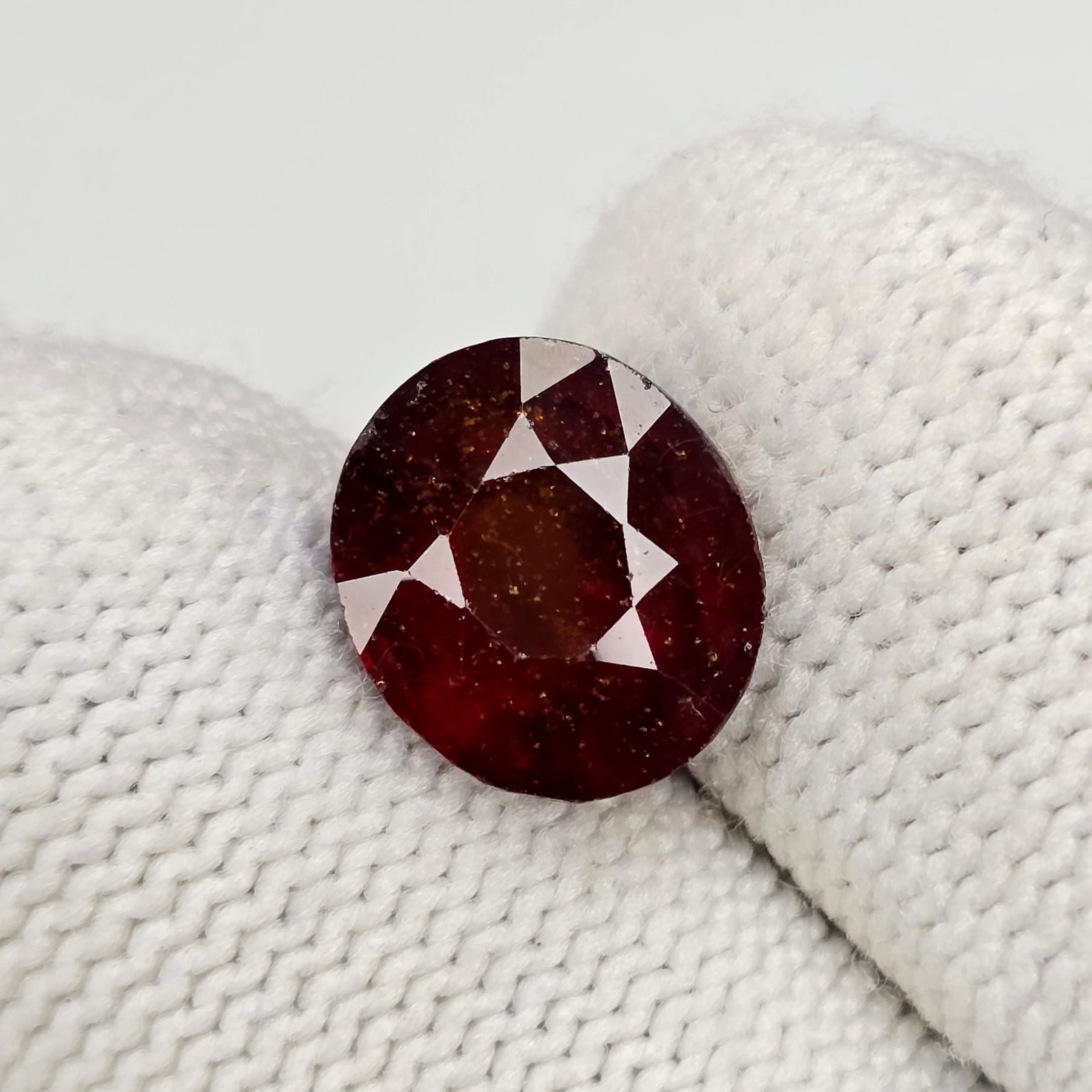 6.68 Ct Natural Hessonite Garnet: Gemstones: Natural Hessonite Garnet /Carat Weights: 6.68 ct /Size or Dimensions: 11.88 X 10.30 X 7 mm /Treatment: None