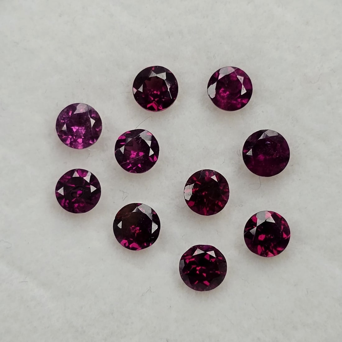 2.33 Ct Natural Rhodolite Garnet Round Set (1 of 2)