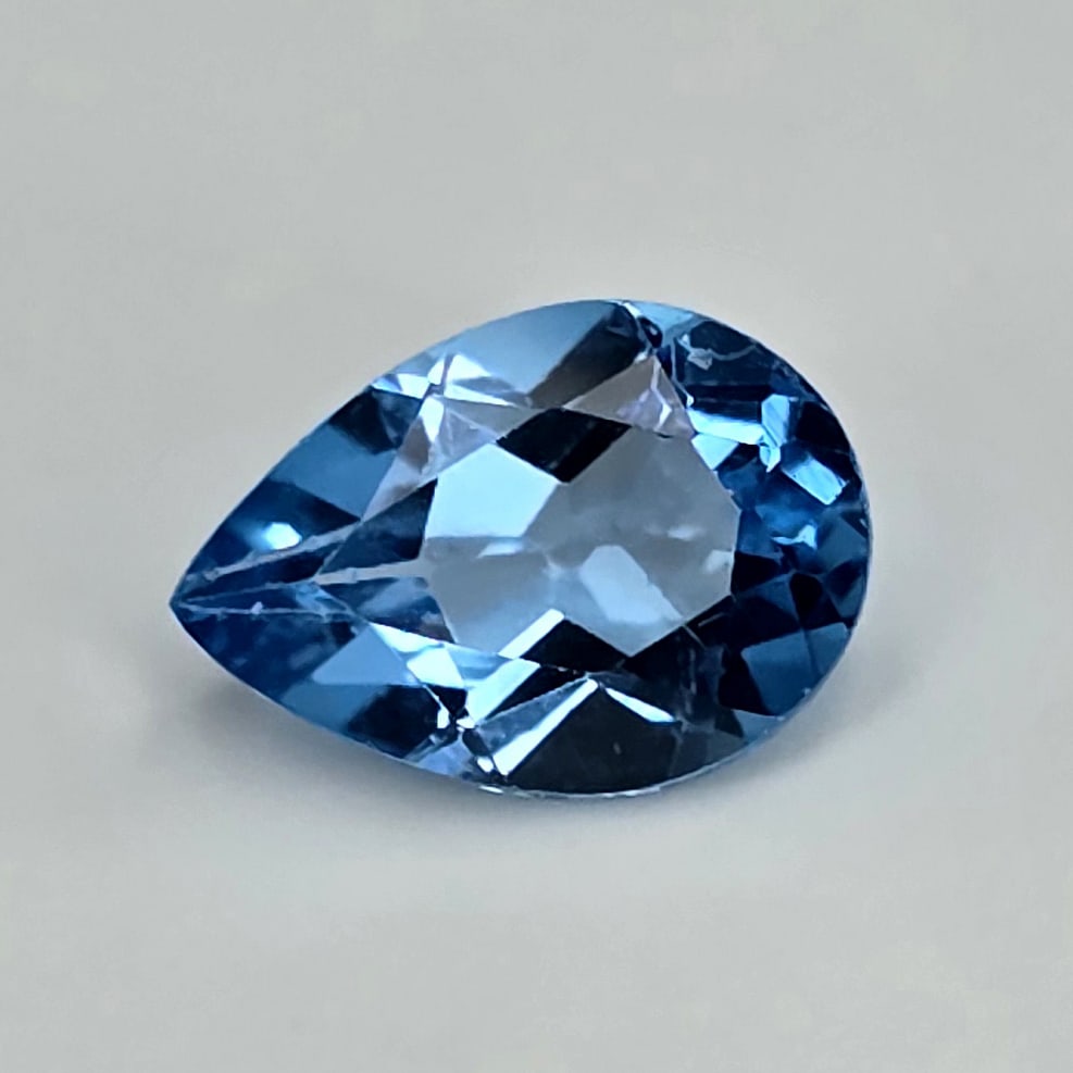2.16 ct" Top Quality" Natural Swiss Blue Topaz: Gemstones: Natural Swiss Blue Topaz /Carat Weights: 2.16 ct /Size or Dimensions: 10 X 7 X 4.60 mm