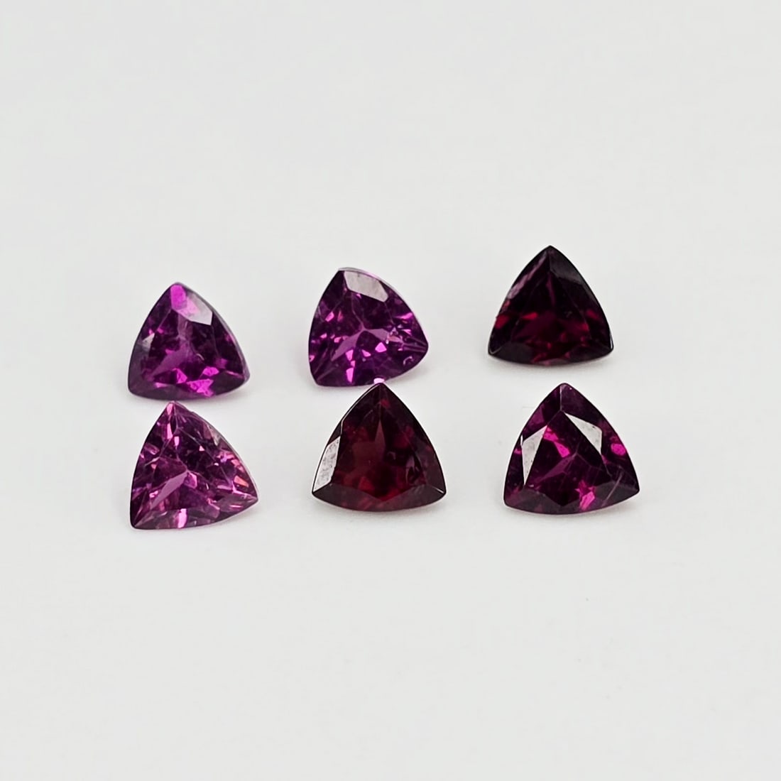 1.70 Ct Natural Rhodolite Garnet Trillion Set: Gemstones: Rhodolite Garnet /Carat Weights: 1.70 ct /Size or Dimensions: 4 mm /