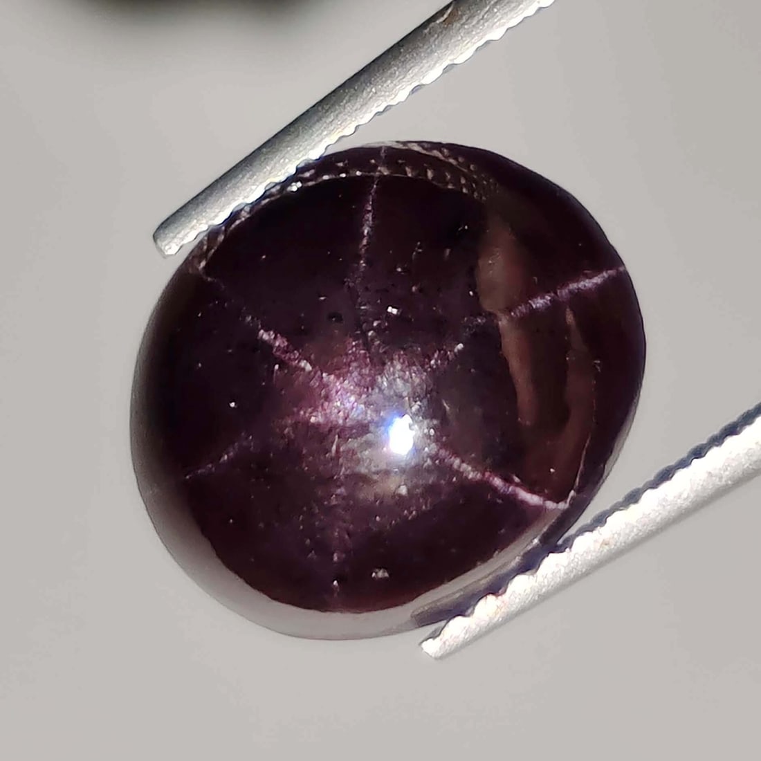 7.93 Ct Unheated Natural Star Garnet: Gemstones: Natural Star Garnet /Carat Weights: 7.93 ct /Size or Dimensions: 11.80 X 10.10 X 5.90 mm /Treatment: None