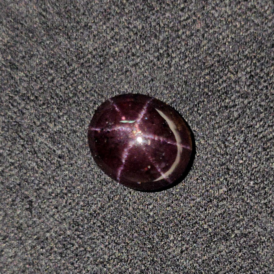 5.16 Ct Unheated Natural Star Garnet: Gemstones: Natural Star Garnet /Carat Weights: 5.16 ct /Size or Dimensions: 10 X 8.80 X 4.90 mm /Treatment: None