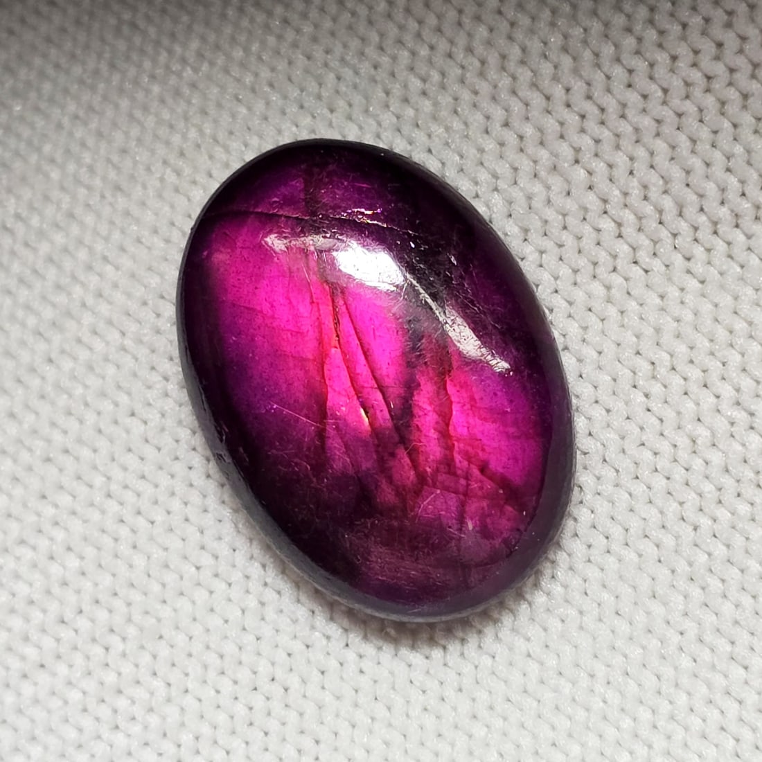 26.73 Ct "Stunning" Purple Fire Labradorite: Gemstones: Natural Labradorite /Carat Weights: 26.73 ct /Size or Dimensions: 25.40 X 18.30 X 7 mm /Treatment: Color Dyed