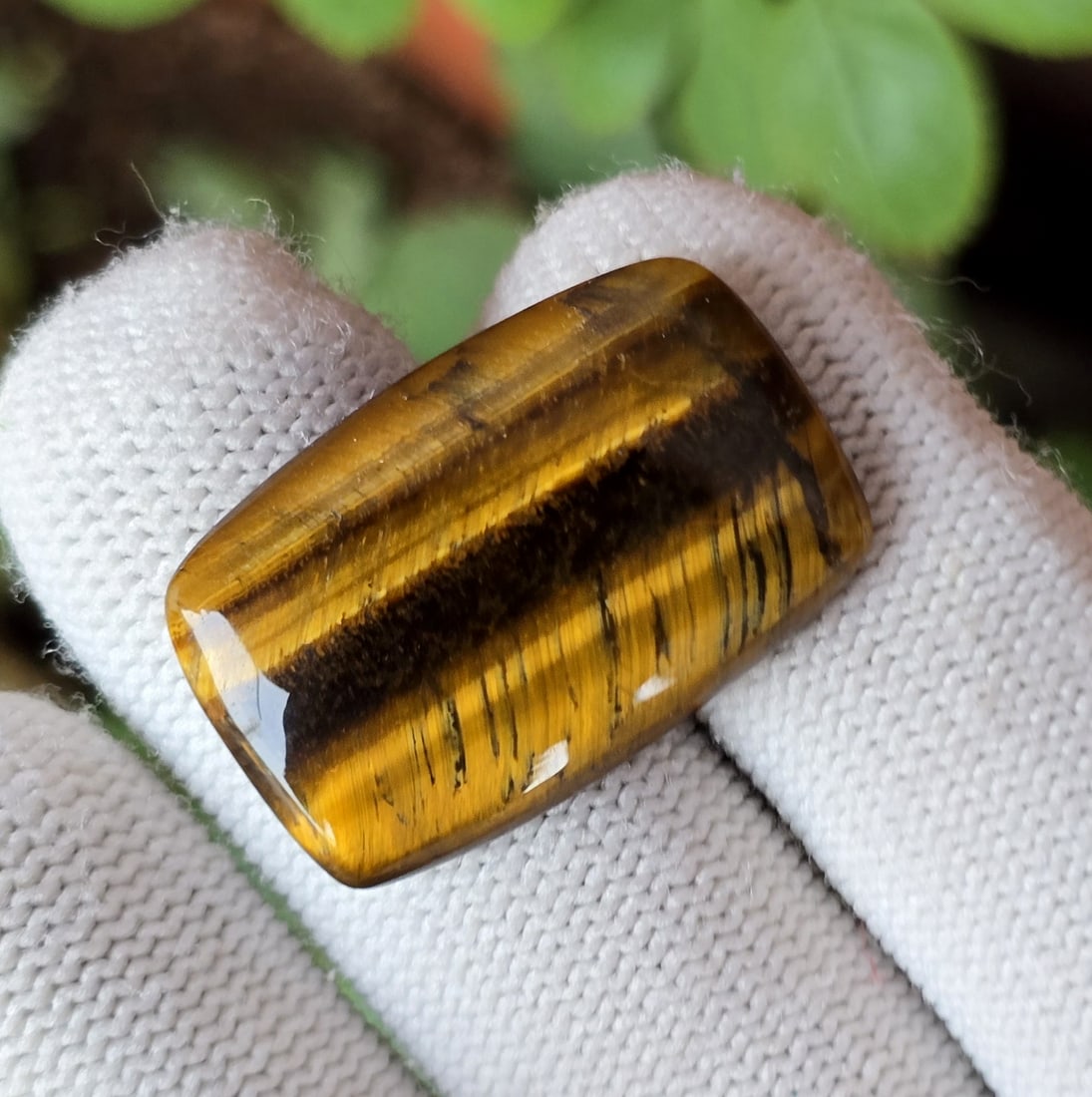 23 ct Natural Golden Tiger's Eye: Gemstones: Natural Tigert's Eye /Carat Weights: 23 ct /Size or Dimensions: 28 X 18 X 4 mm