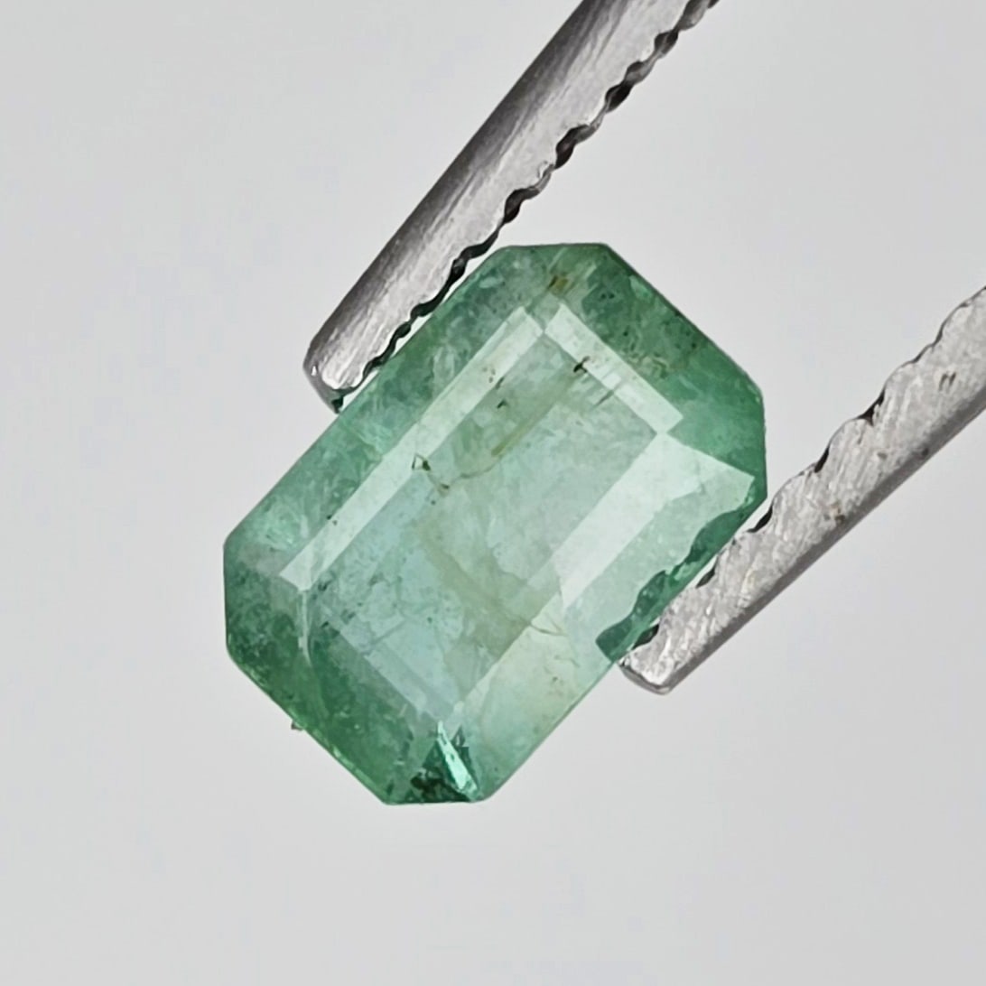 0.63 ct Natural Zambian Emerald: Gemstones: Natural Emerald /Carat Weights: 0.63 ct /Size or Dimensions: 6 X 4 X 3 mm Approx /Treatment : Colorless Oil