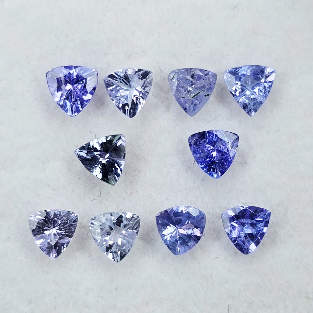2.36 Ct Natural Tanzanite Trillion Set: Gemstones: Natural Tanzanite /Carat Weights: 2.36 ct /Size or Dimensions: 4 mm /Origin : Tanzania