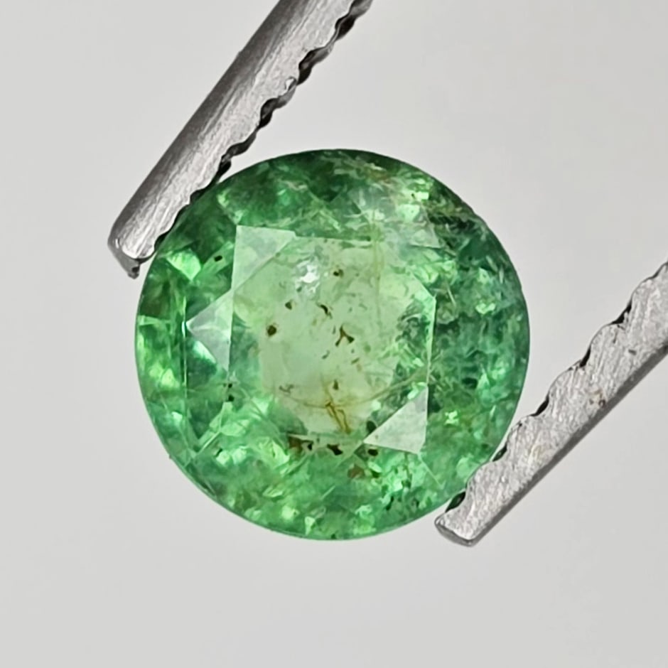 0.58 ct Natural Zambian Emerald Round: Gemstones: Natural Emerald /Carat Weights: 0.58 ct /Size or Dimensions: 5.40 mm Approx /Treatment : Colorless Oil