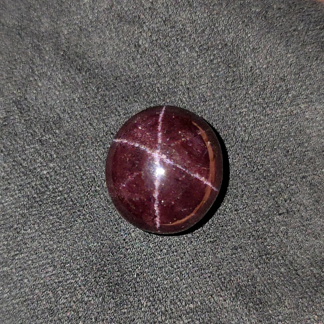 21.12 Ct Unheated Natural Star Garnet: Gemstones: Natural Star Garnet /Carat Weights: 21.12 ct /Size or Dimensions: 15 X 13.70 X 8.80 mm /Treatment: None