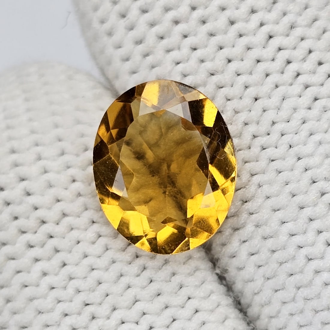 3.10 Ct Natural Citrine: Gemstones: Natural Citrine /Carat Weights: 3.10 Ct /Size or Dimensions: 11.20 X 9.20 X 5.00 mm / Treatment: No