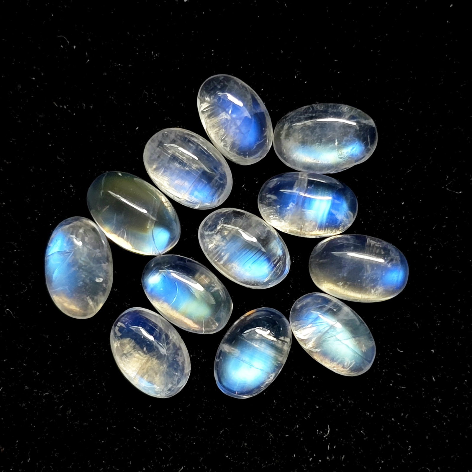 6.21 ct "Top Quality" Natural Royal Blue Moonstone: Gemstones: Natural Blue Moonstone /Carat Weights: 6.21 ct /Size or Dimensions: 6 X 4 mm Approx