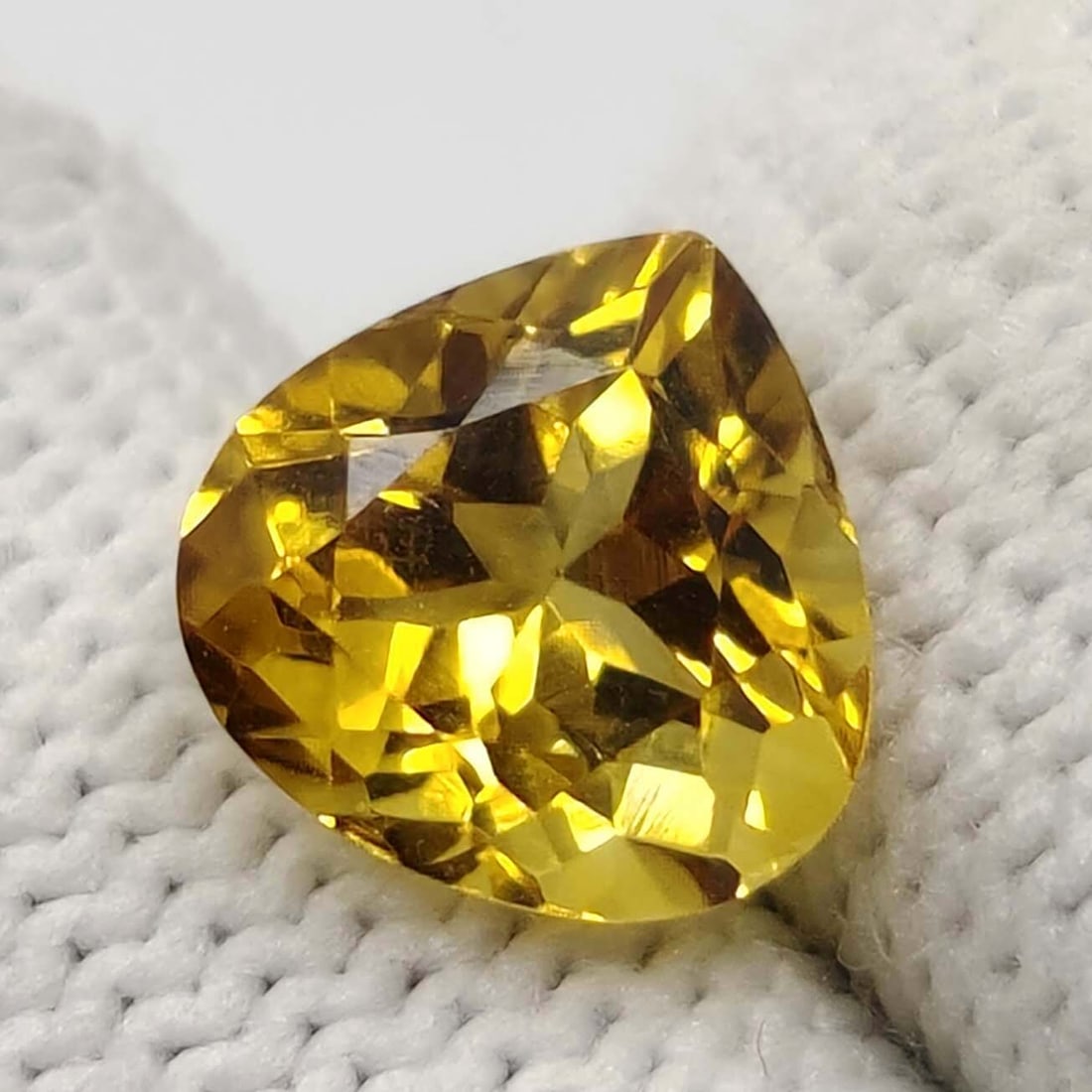 3.60 Ct "Top Quality" Natural Brandy Citrine: Gemstones: Natural Citrine /Carat Weights: 3.60 Ct /Size or Dimensions: 10 X 10 X 7 mm / Treatment: No