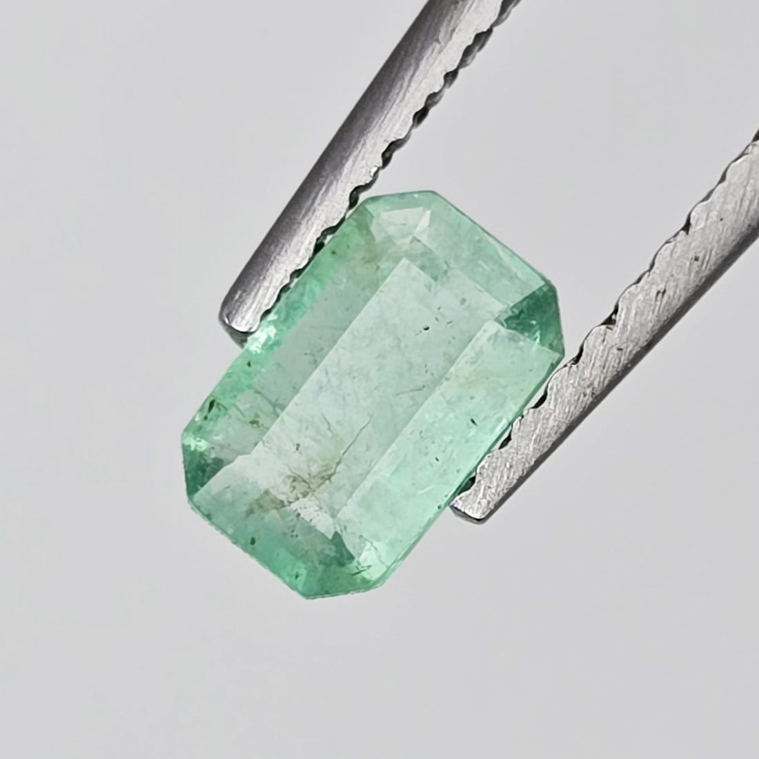 0.45 ct Natural Zambian Emerald: Gemstones: Natural Emerald /Carat Weights: 0.45 ct /Size or Dimensions: 6 X 4 X 2 mm Approx /Treatment : Colorless Oil