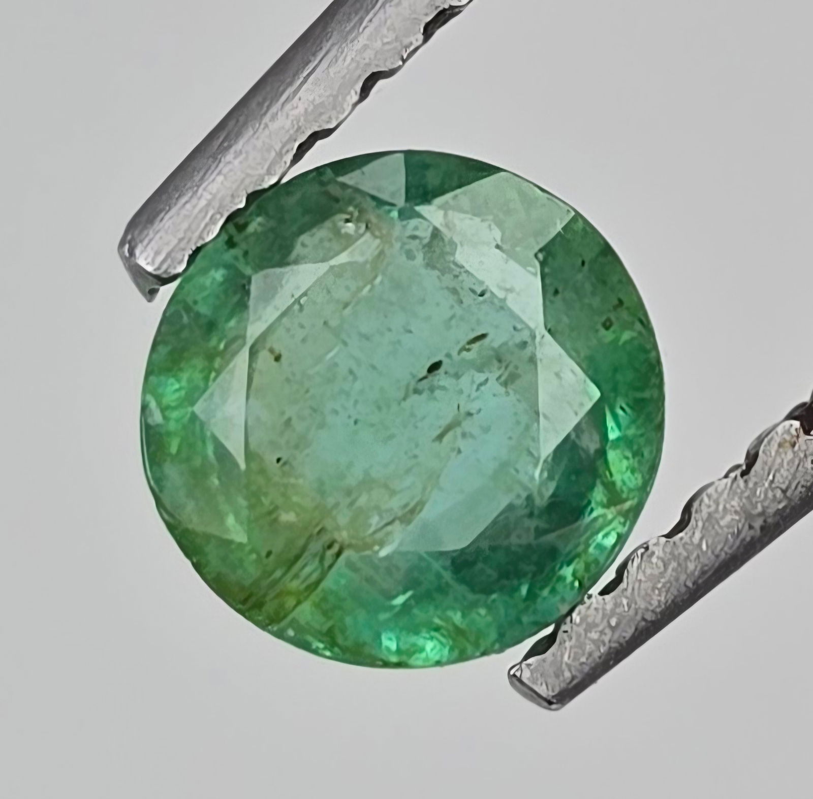 0.40 ct Natural Zambian Emerald Round: Gemstones: Natural Emerald /Carat Weights: 0.40 ct /Size or Dimensions: 5 X 5 X 2.50 mm Approx /Treatment : Colorless Oil