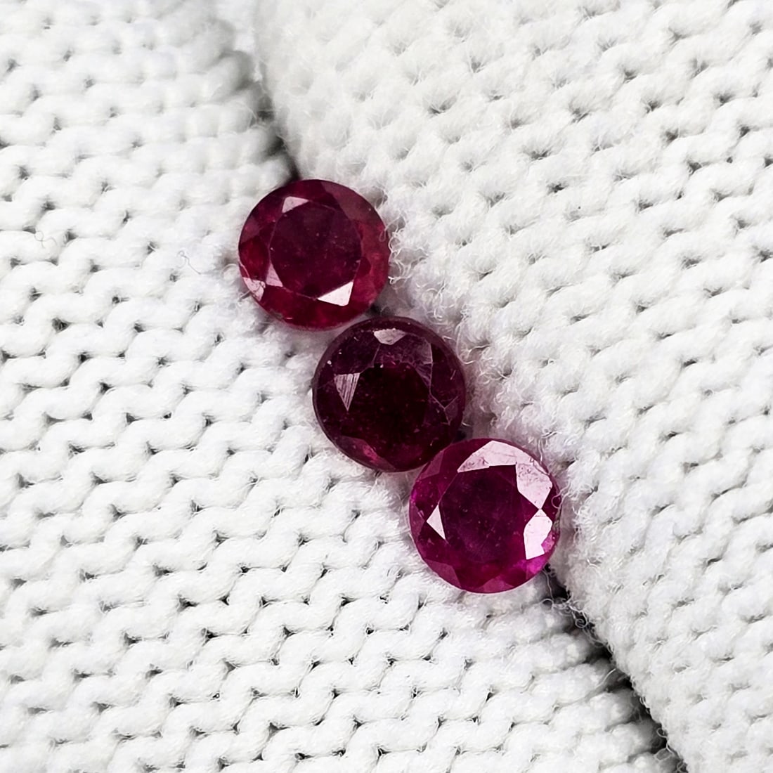 1.24 Ct Natural Mozambique Red Ruby Set (1 of 2)