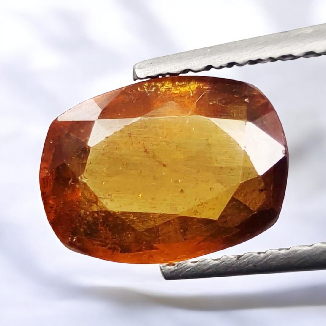2.65 Ct Natural Hessonite Garnet: Gemstones: Natural Hessonite GarnetCarat Weights: 2.65 ct Size/Dimensions: 9.50 X 7 X 4 mmTreatment: None