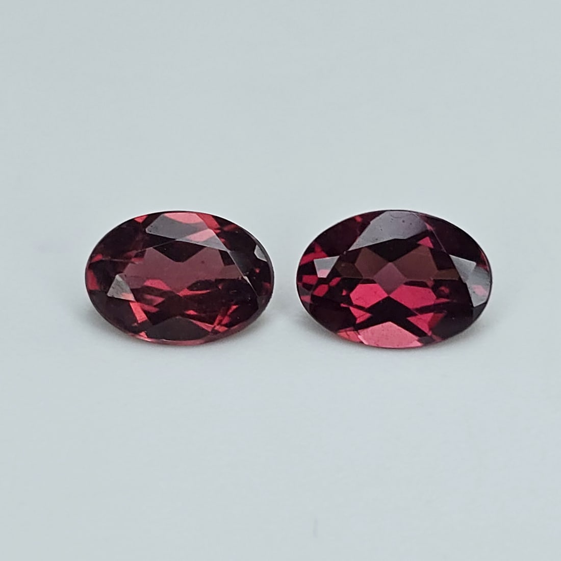 1.72 Ct Natural Rose Garnet Oval Pair: Gemstones: Rose Garnet /Carat Weights: 1.72 ct /Size or Dimensions: 6.90 X 4.90 X 3.20 mm