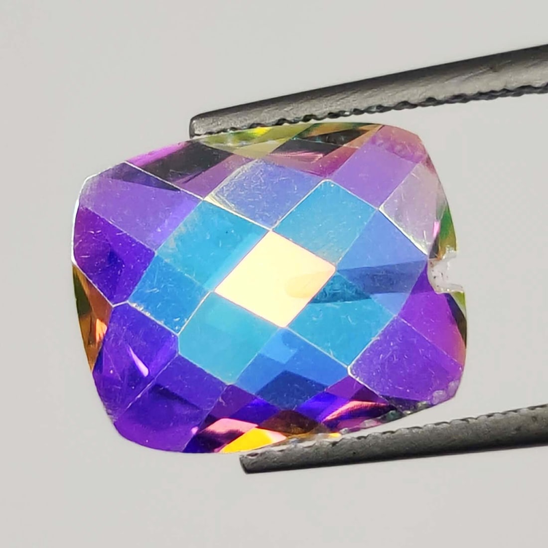 4.60 ct Natural Mercury Glow Mystic Topaz Drilled: Gemstones: Natural Mystic Topaz /Carat Weights: 4.60 ct /Size/Dimensions: 12 X 10 mm /Treatment: Coated