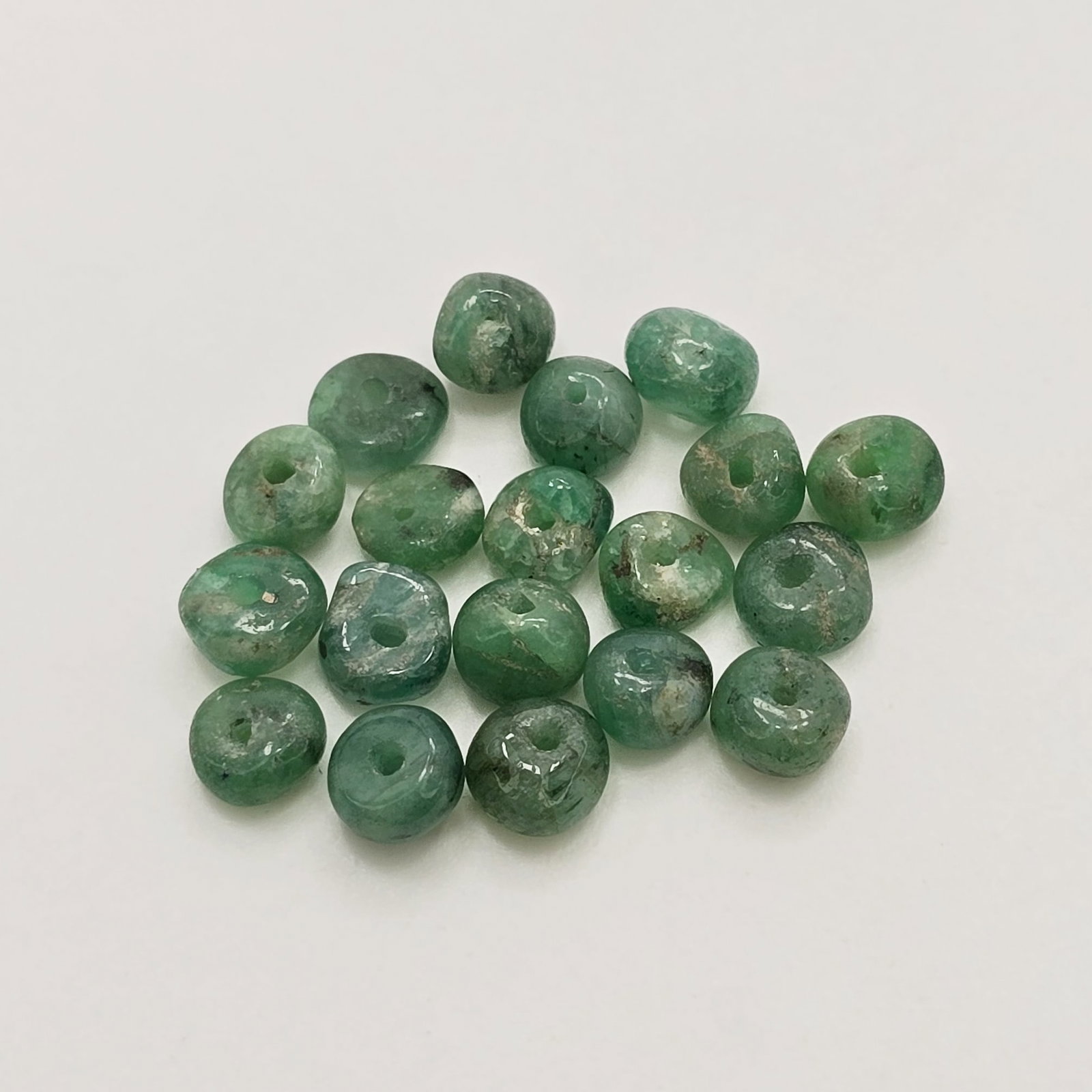 6.91 ct Natural Emerald Loose Beads: Gemstones: Natural Emerald /Carat Weights: 6.91 ct /Size or Dimensions: 4.00 - 4.50 mm Approx /Treatment : No