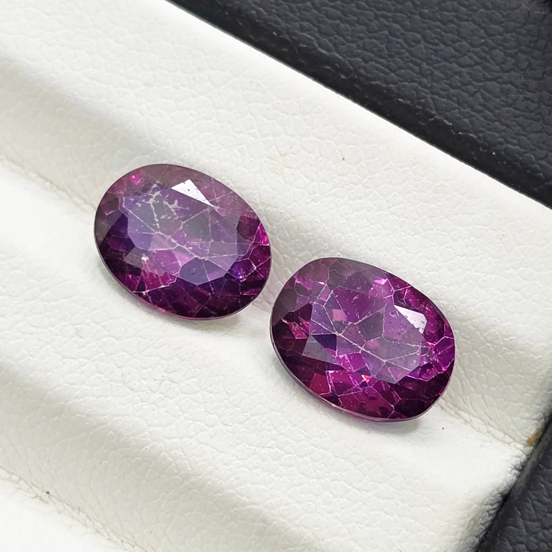 4.10 ct Rare Natural Lulaby Mystic Topaz Pair: Gemstones: Natural Mystic Topaz /Carat Weights: 4.23 ct /Size or Dimensions: 7 X 5 mm /Treatment: Coated