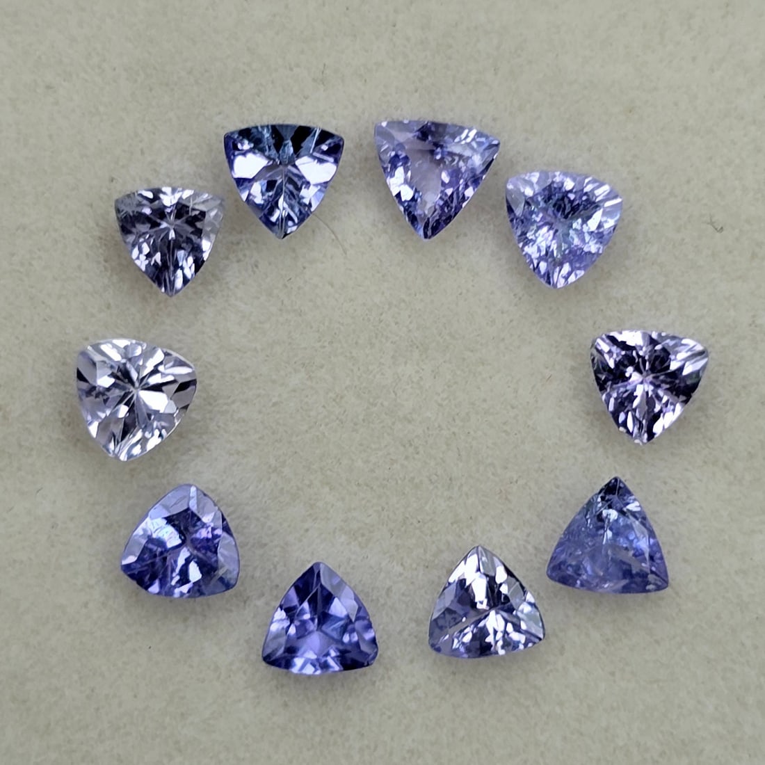 2.32 Ct Natural Tanzanite Trillion Set: Gemstones: Natural Tanzanite /Carat Weights: 2.32 ct /Size or Dimensions: 4 mm /Origin : Tanzania