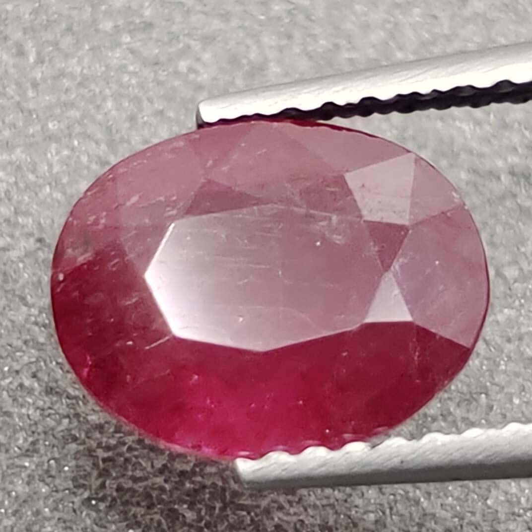 3.05 Ct Natural Mozambique Red Ruby (1 of 2)