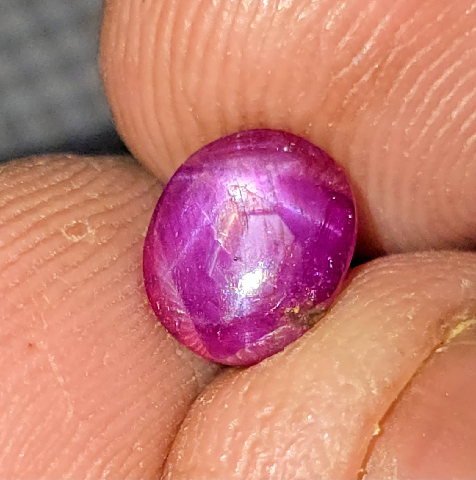 1.57 Ct Natural Star Ruby: Gemstones: Natural Sar Ruby /Carat Weights: 1.57 ct /Size or Dimensions: 6.70 X 5.70 X 3.60 mm /Treatment: Glass Filled