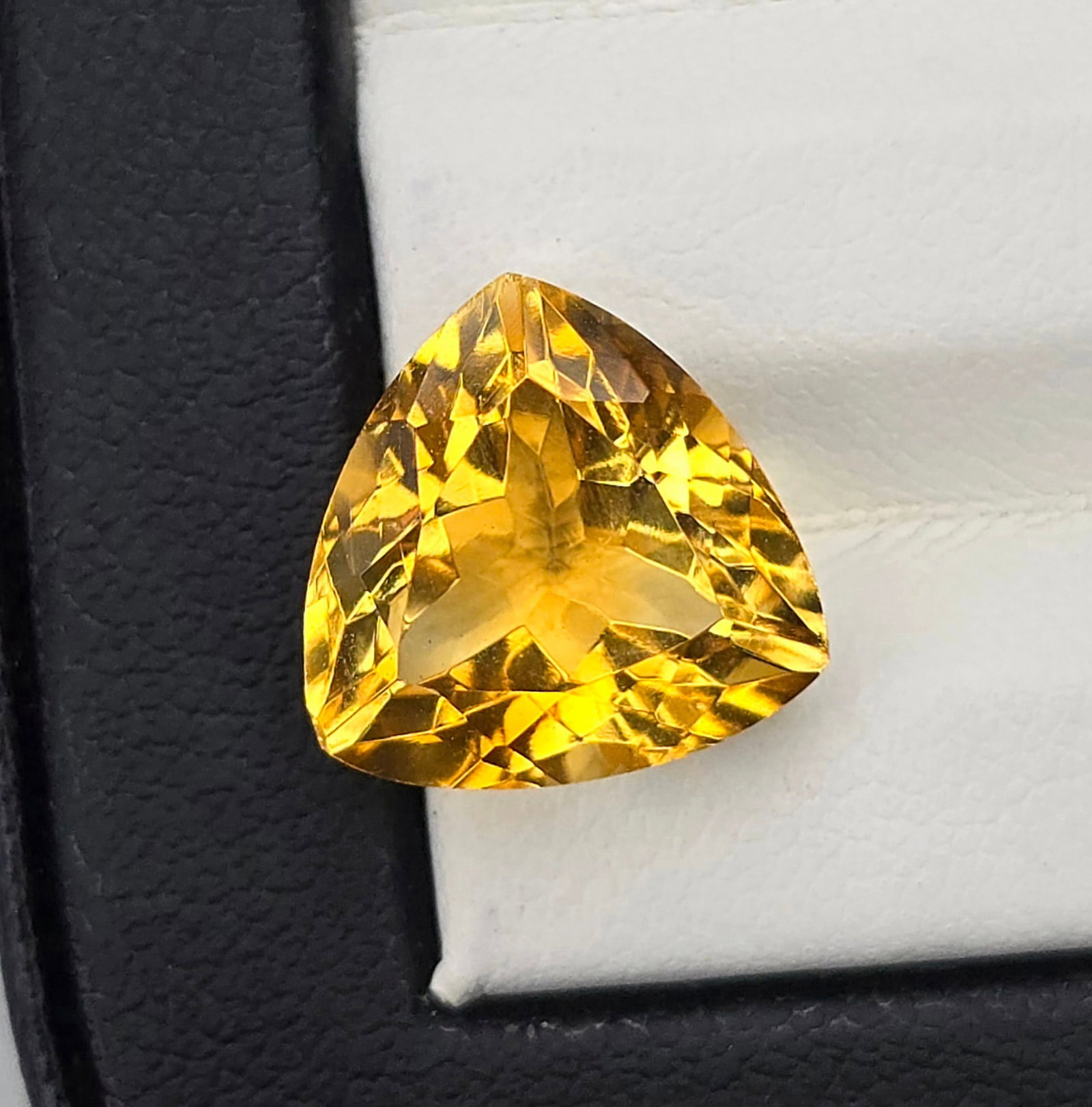 6.60 Ct "AAA Grade" Natural Citrine: Gemstones: Natural Citrine /Carat Weights: 6.60 Ct /Size or Dimensions: 17 X 17 X 13.50 mm Approx