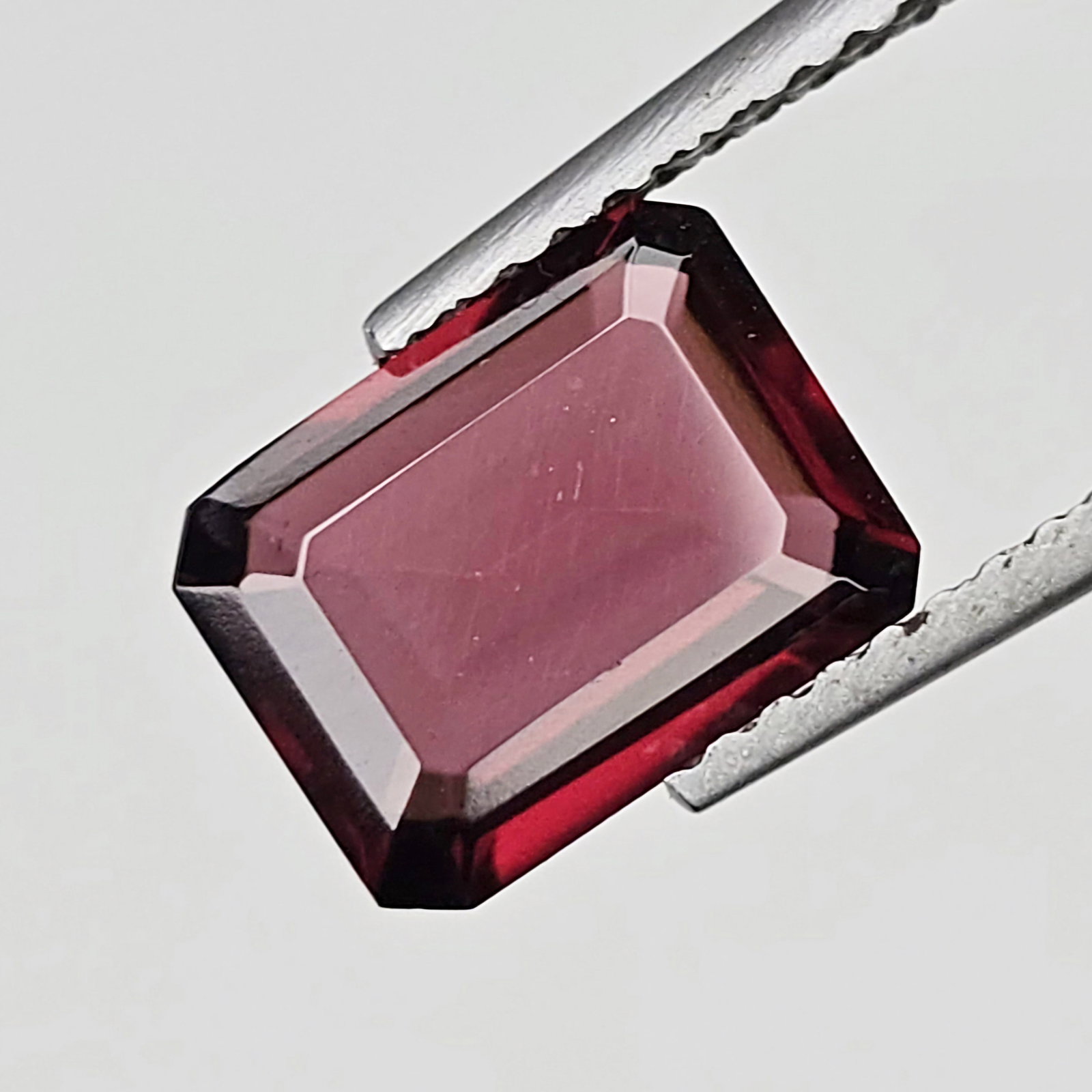 2.18 Ct Natural Rhodolite Garnet: Gemstones: Rhodolite Garnet /Carat Weights: 2.18 ct /Size or Dimensions: 13.80 X 11.70 X 8.30 mm /